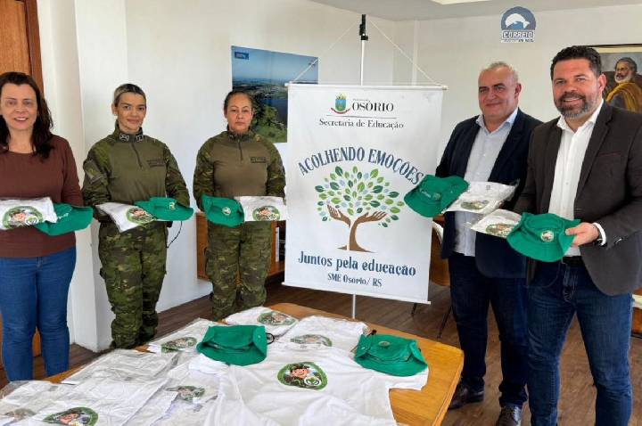 Prefeitura de Osório realiza a entrega de uniformes para o programa Patrulheiro Mirim à Patram