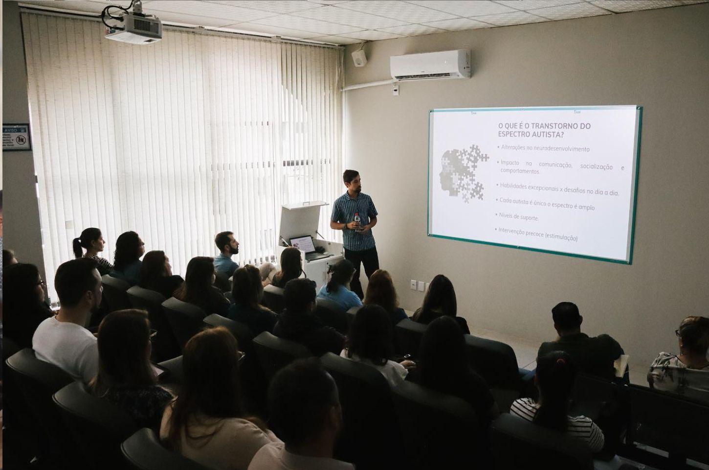 Abril Azul: Formação e Conscientização sobre o Autismo em Tramandaí