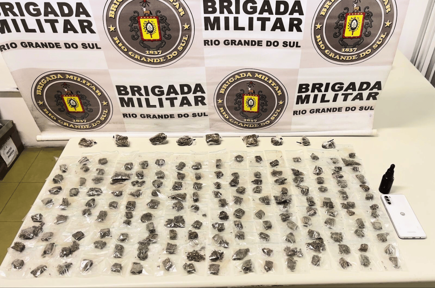 Ação Rápida da Força Tática Resulta em Apreensão de Drogas e Prisão em Osório