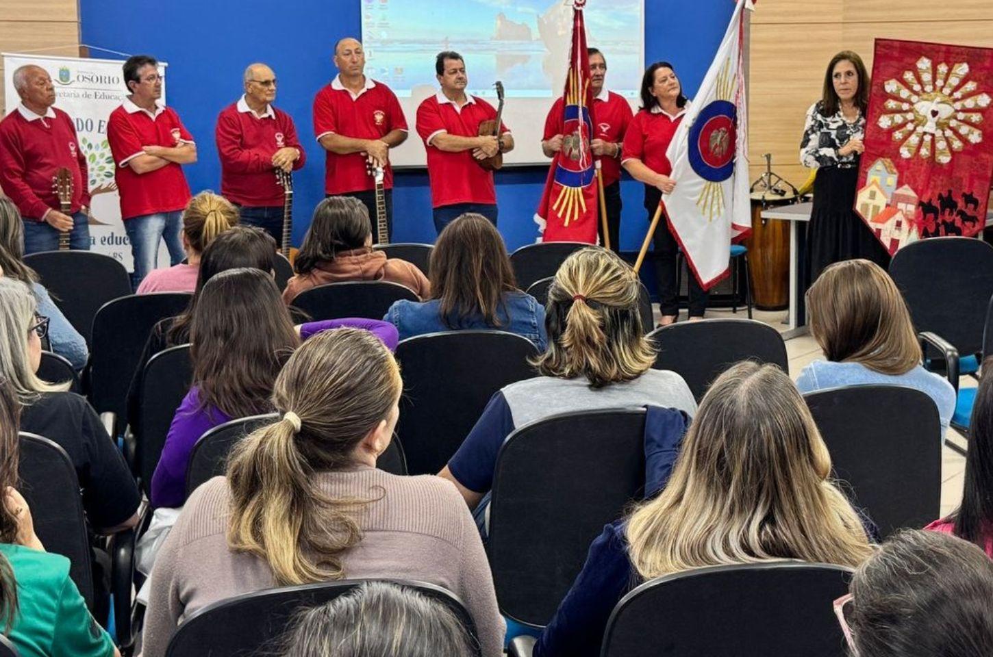Cultura açoriana é tema de capacitação de professores da rede municipal de ensino em Osório