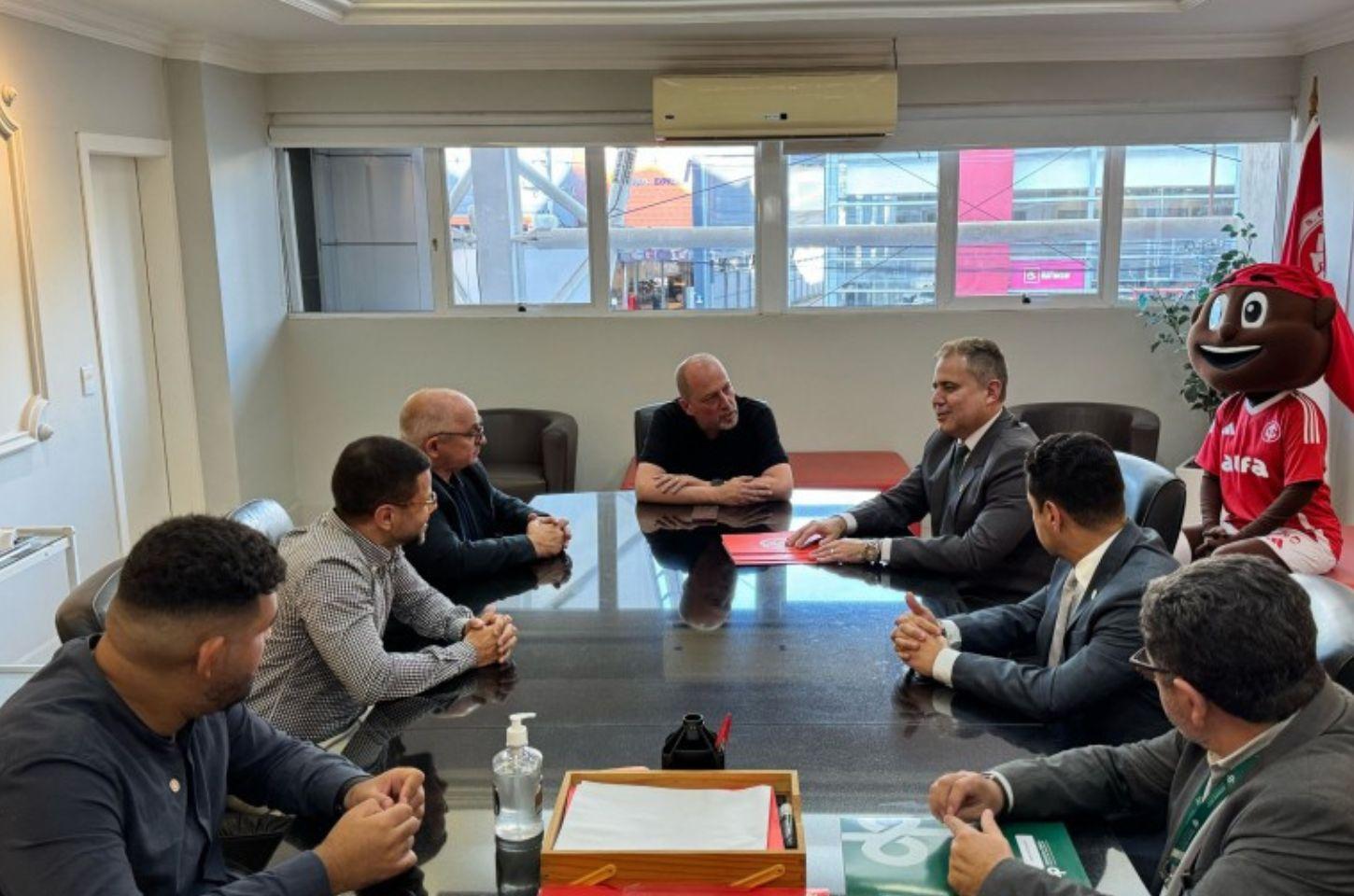 Defensoria Pública e Sport Club Internacional firmam acordo de cooperação