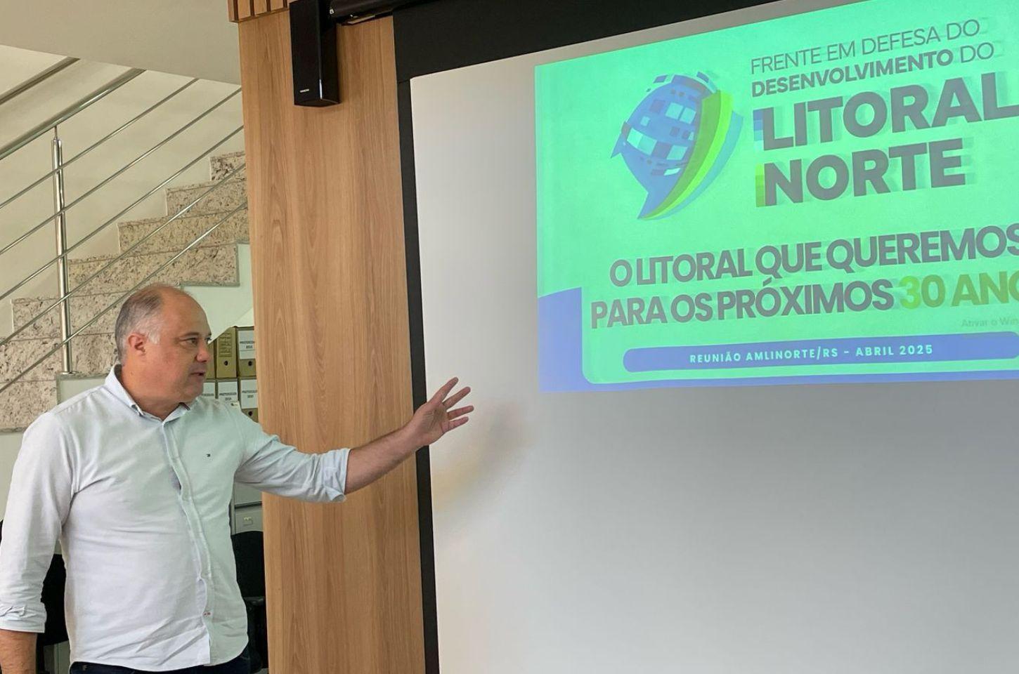 Deputado Luciano Silveira apresenta projetos da Frente Parlamentar aos prefeitos na Amlinorte