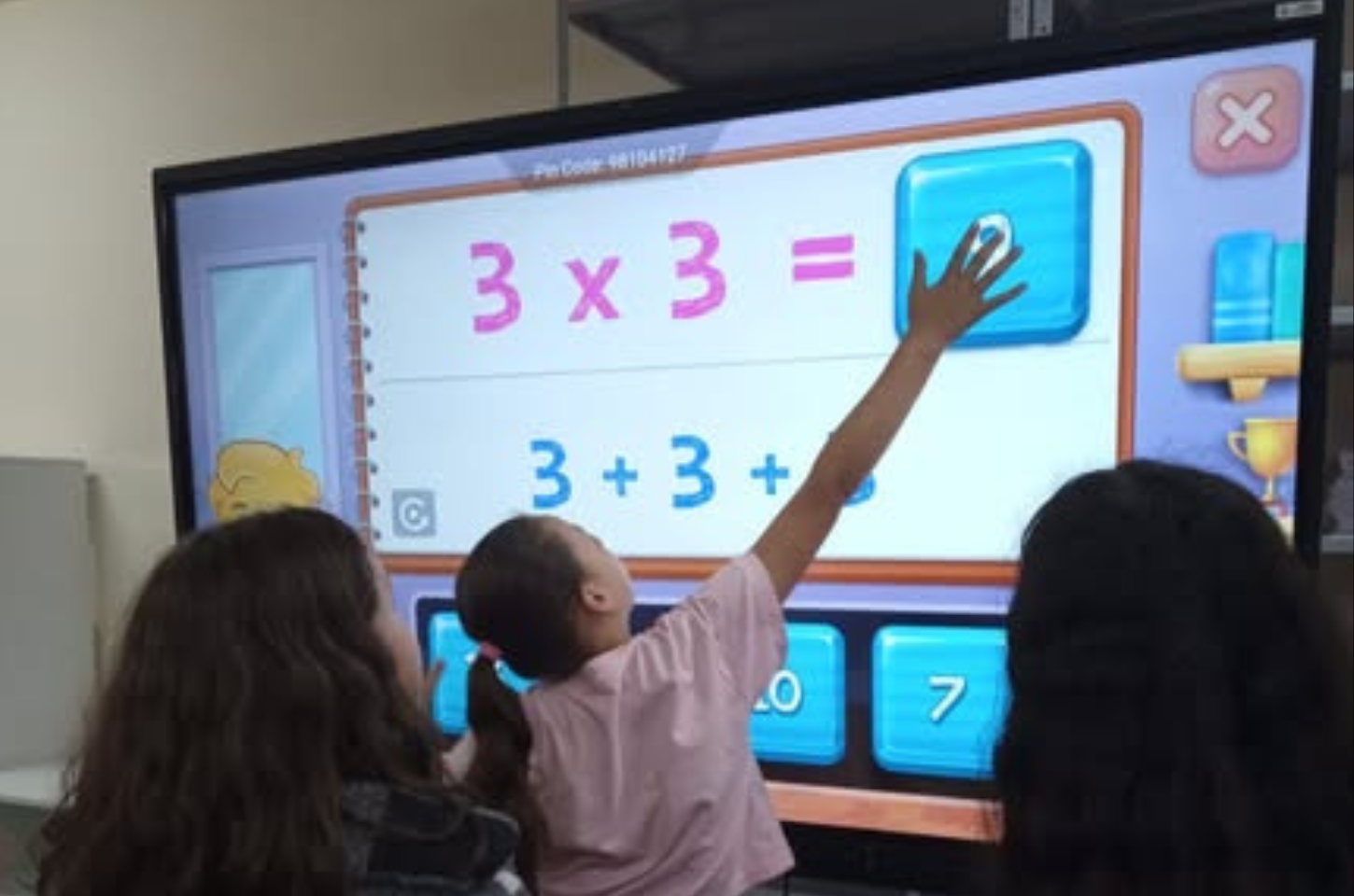 EMEF RUI BARBOSA DESENVOLVE ATIVIDADE INTERATIVA NO TRABALHO DE OPERAÇÕES MATEMÁTICAS