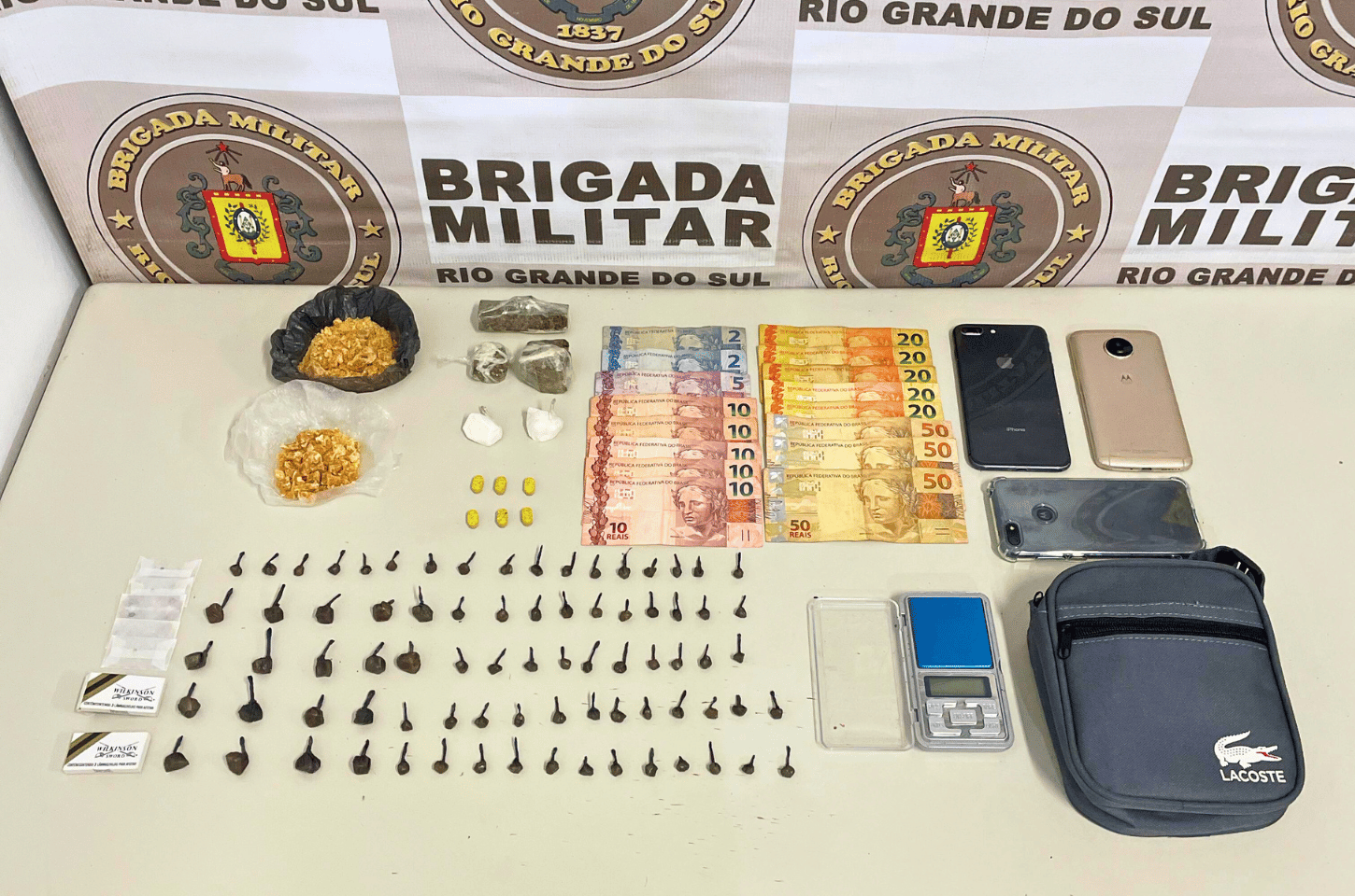 FORÇA TÁTICA DE OSÓRIO APREENDE DROGAS E PRENDE HOMEM POR TRÁFICO