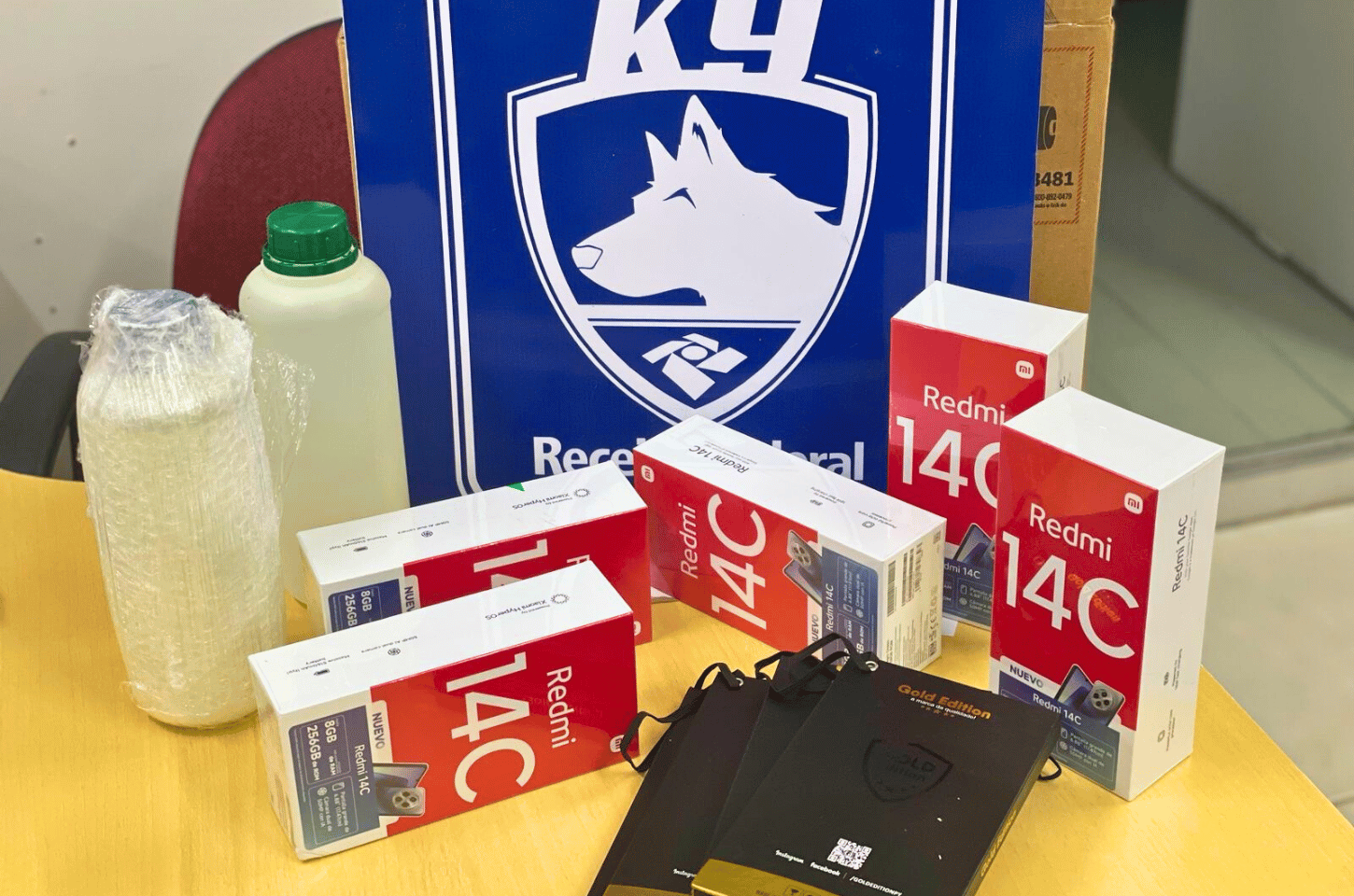 Receita Federal apreendeu aproximadamente R$58 mil reais em produtos ilegais durante operação com cães de faro K9