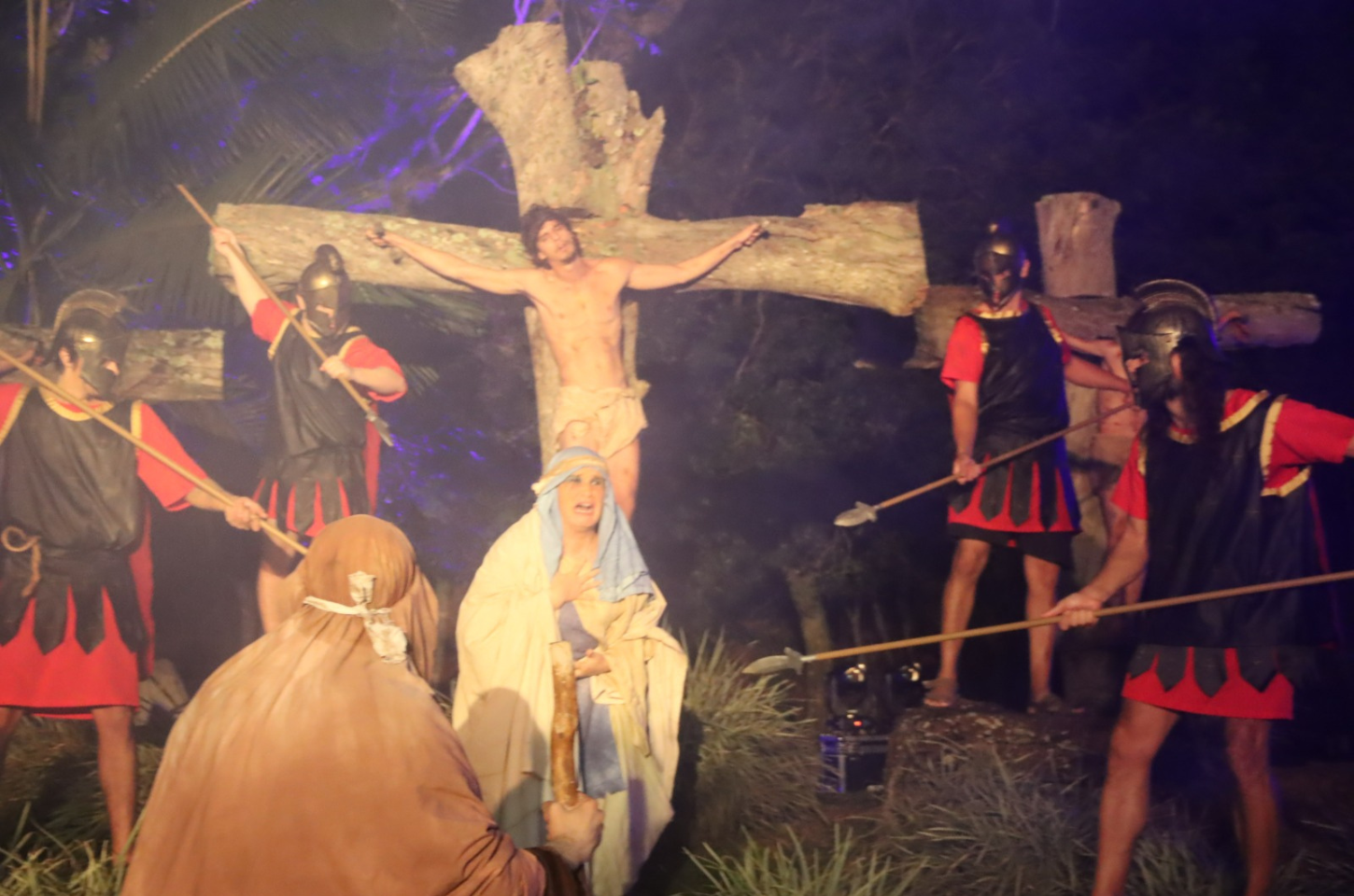 VIA SACRA NO MORRO DA BORÚSSIA EM OSÓRIO REÚNE UM GRANDE PÚBLICO E EMOCIONA FIÉIS