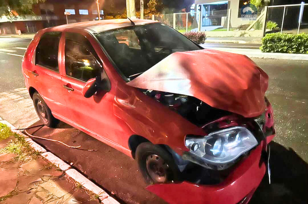 Colisão no Centro de Osório: Muro de residência é derrubado por veículo