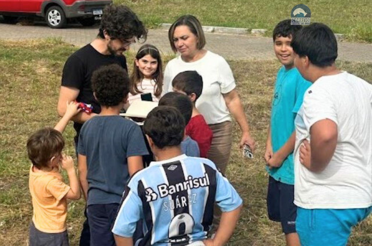 Crianças e adolescentes relatam o que desejam para a nova praça naturalizada do bairro Medianeira