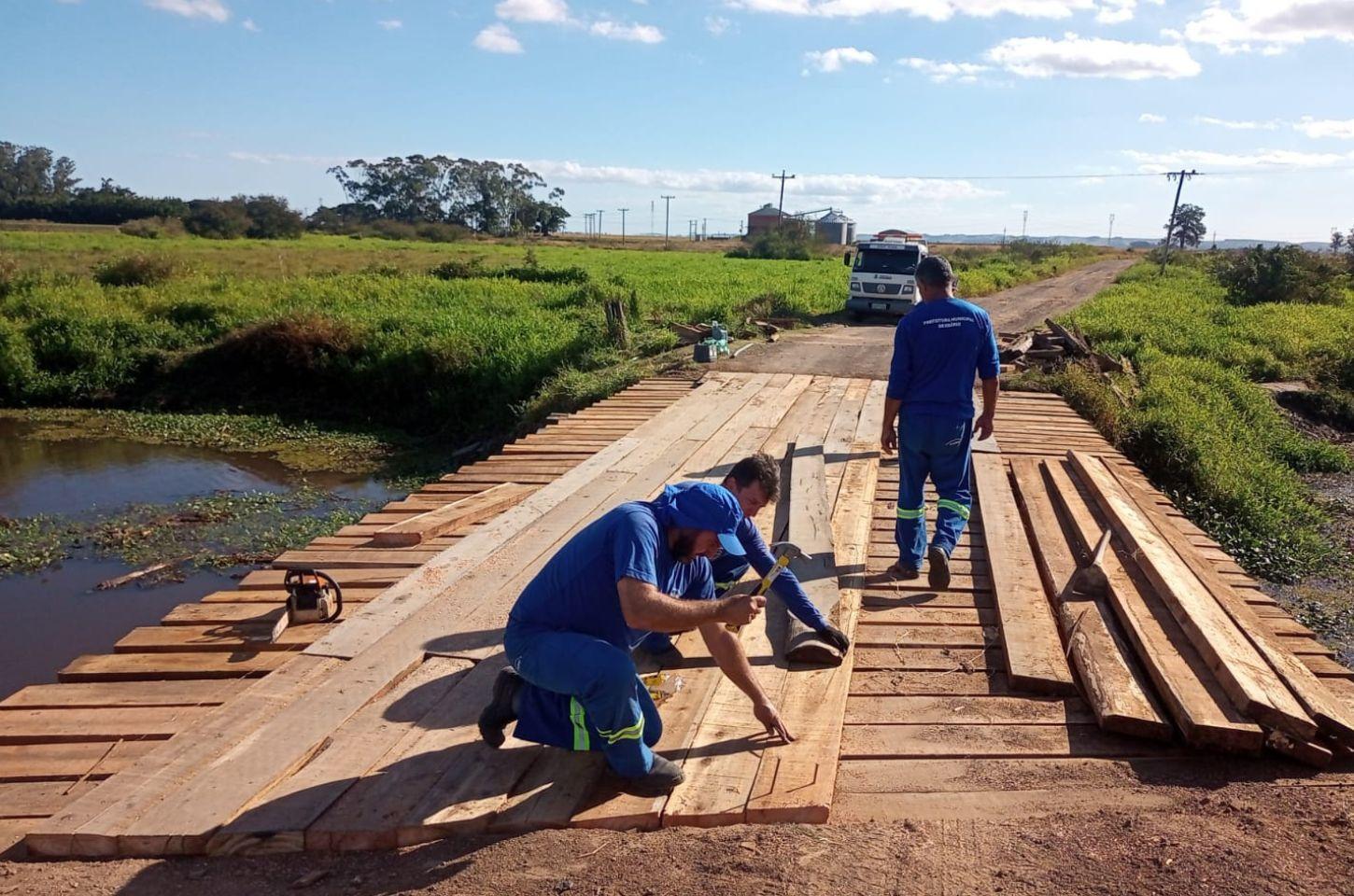 PONTE DO RIO DA GALINHA É RECUPERADA NUMA AÇÃO CONJUNTA ENTRE AS PREFEITURAS DE OSÓRIO E SANTO ANTÔNIO DA PATRULHA