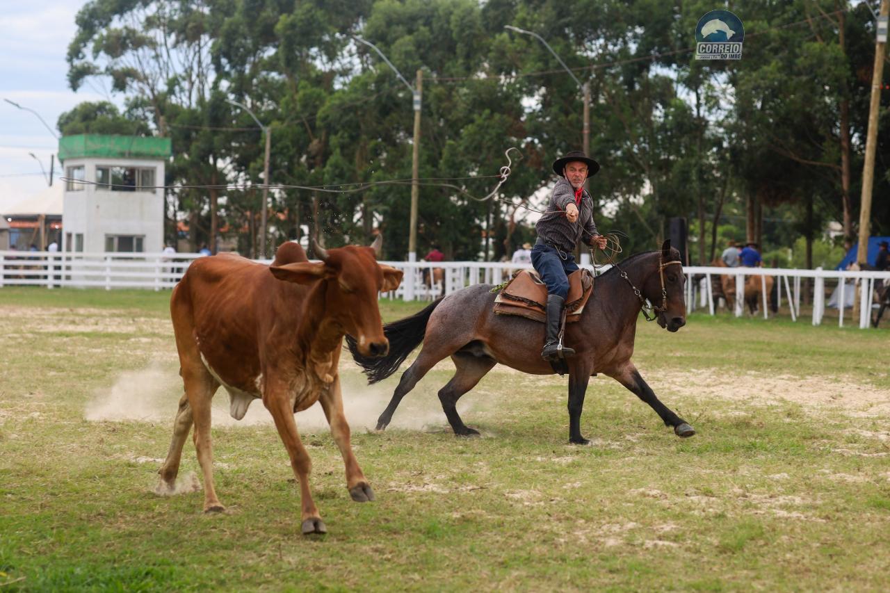 PRIMEIRO DIA DO XVIII RODEIO CRIOULO INTERNACIONAL DE IMBÉ REÚNE AMANTES DO TRADICIONALISMO