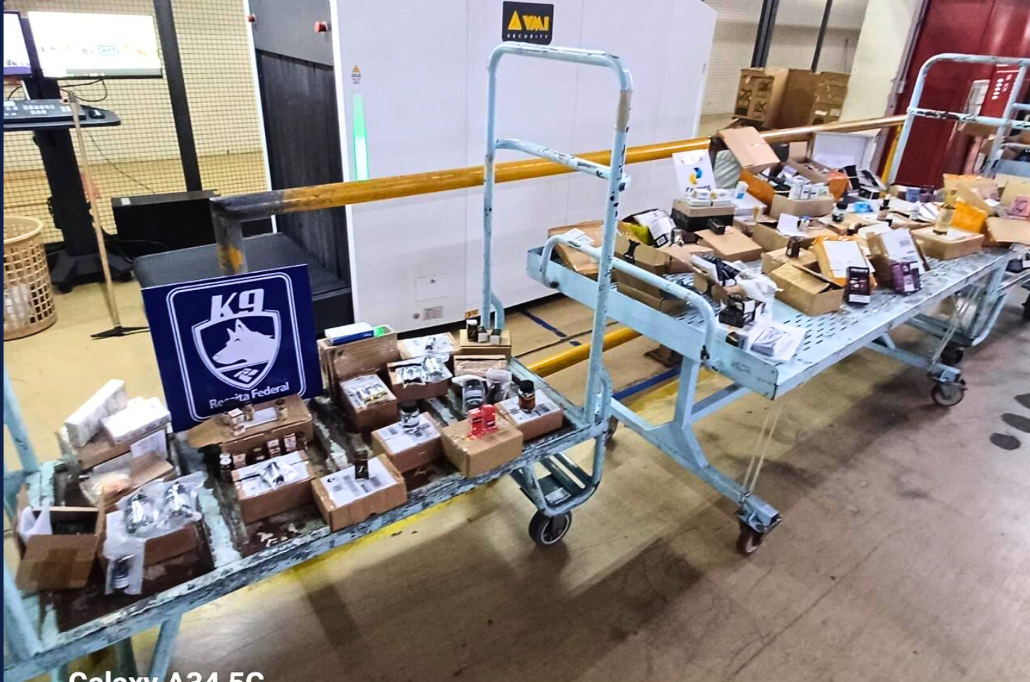 Receita Federal apreende aproximadamente R$ 130 mil (cento e trinta mil reais) em produtos ilegais