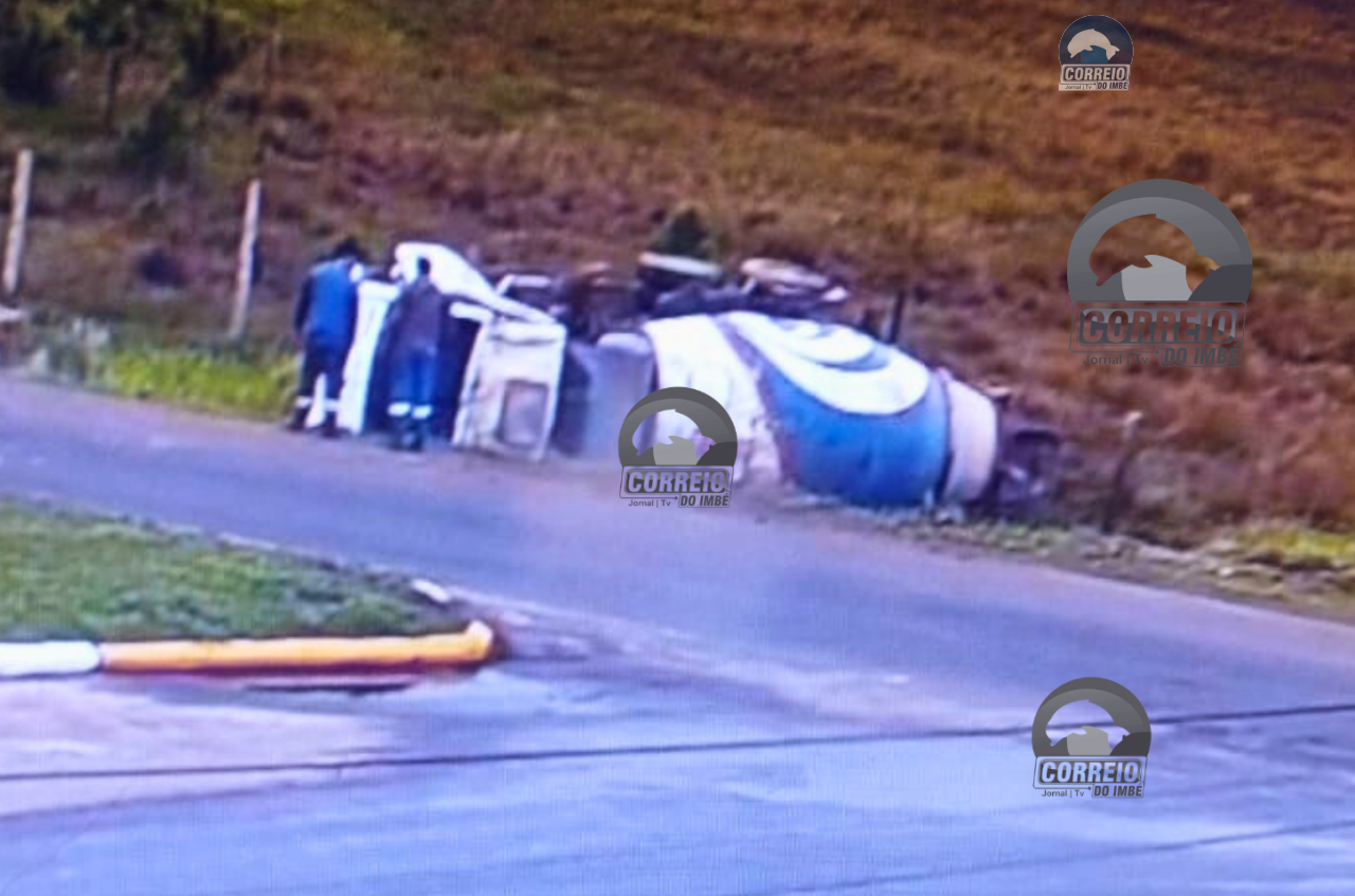 Caminhão Tomba em Imbé, Condutor Sofre Ferimentos Leves