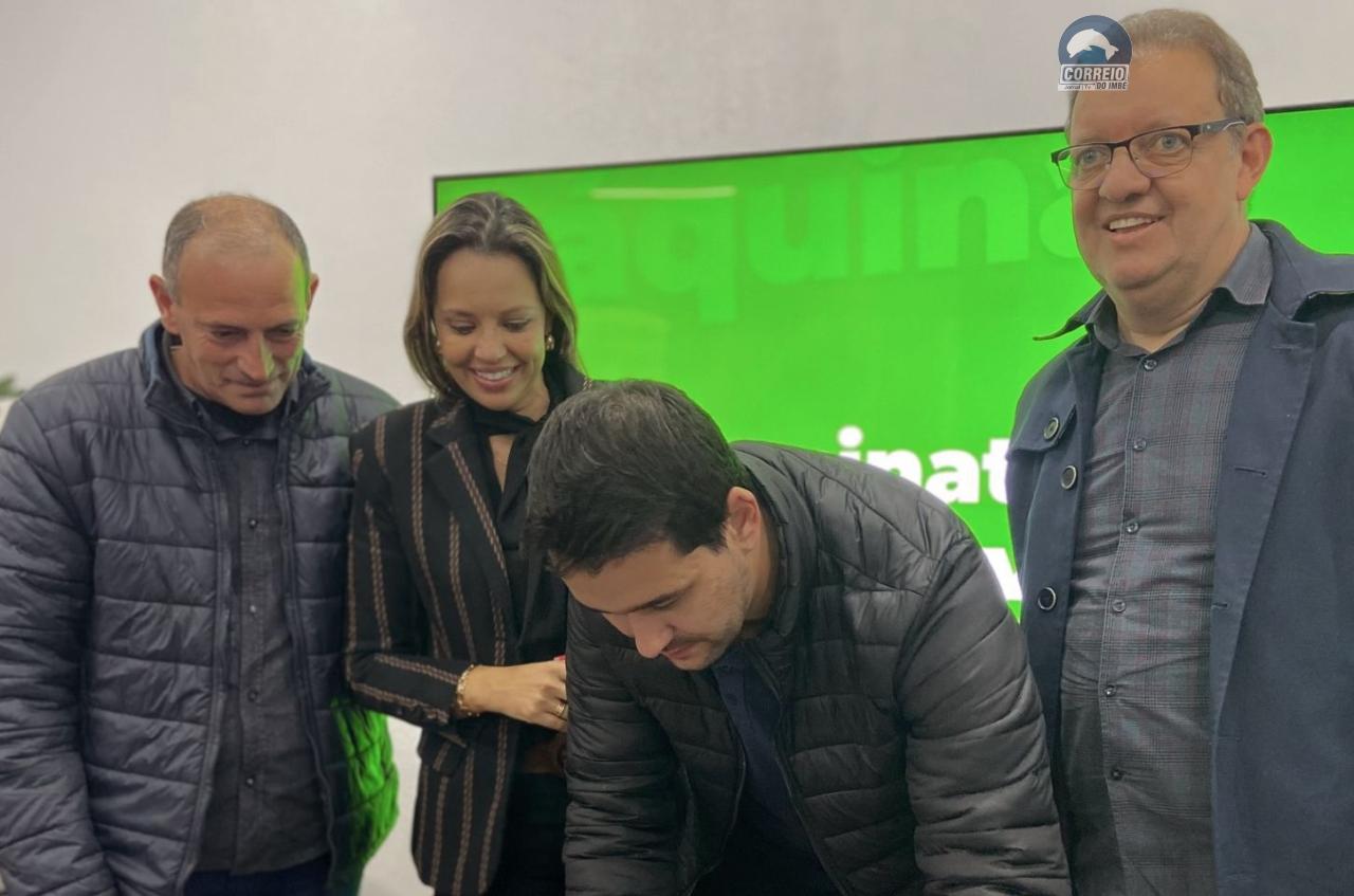 Caraá firma convênio para recuperação de estradas com Governo do Estado