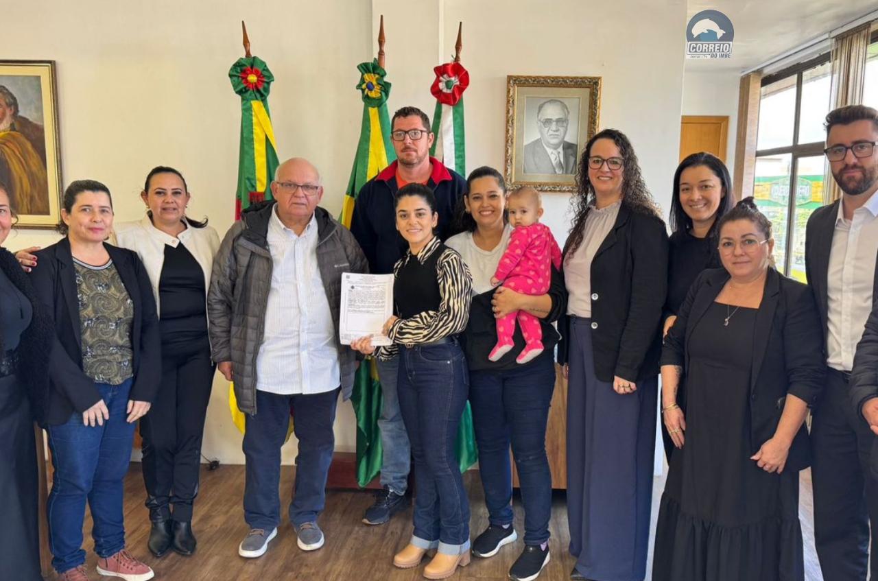 Famílias de Osório recebem as primeiras matrículas dos seus terrenos pelo Reurb