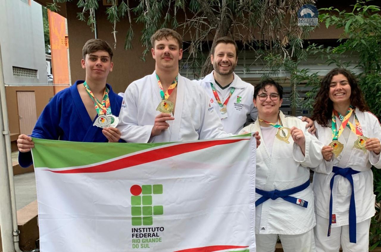 Judô do IFRS conquista 21 medalhas na Copa RS Internacional