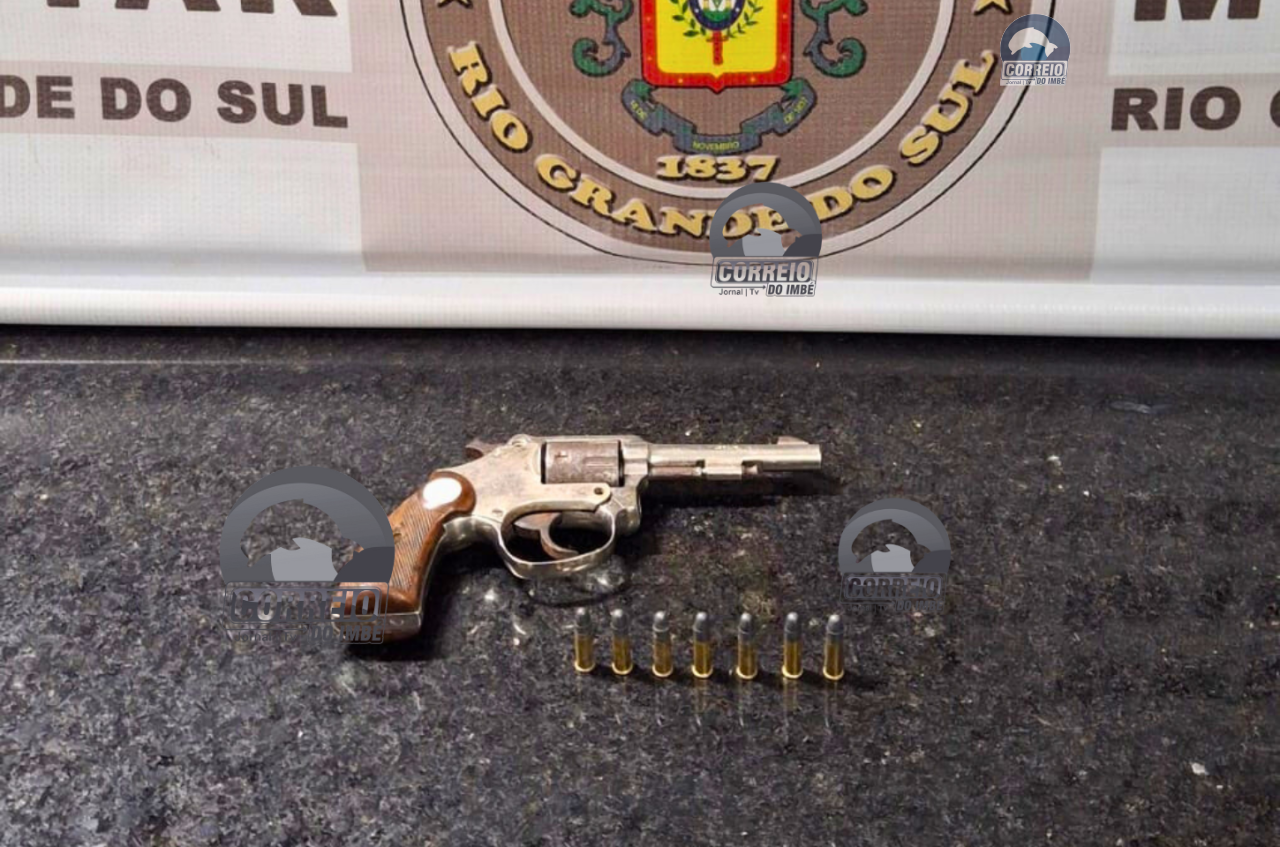 Prisão por Porte Ilegal de Arma de Fogo em Tramandaí: Indivíduo com Extenso Histórico Criminal é Detido