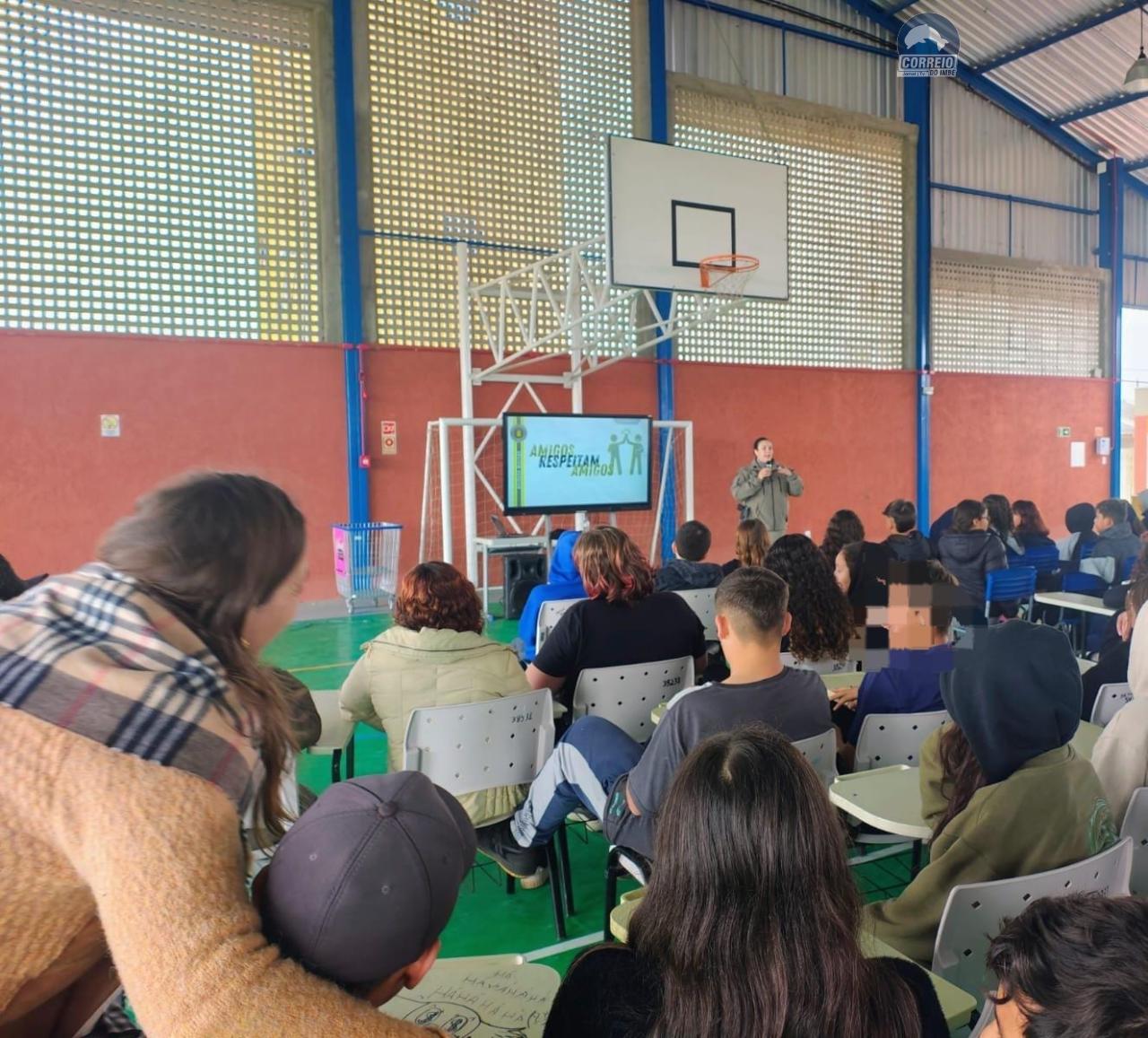 Brigada Militar realiza roda de conversa em escola de Imbé