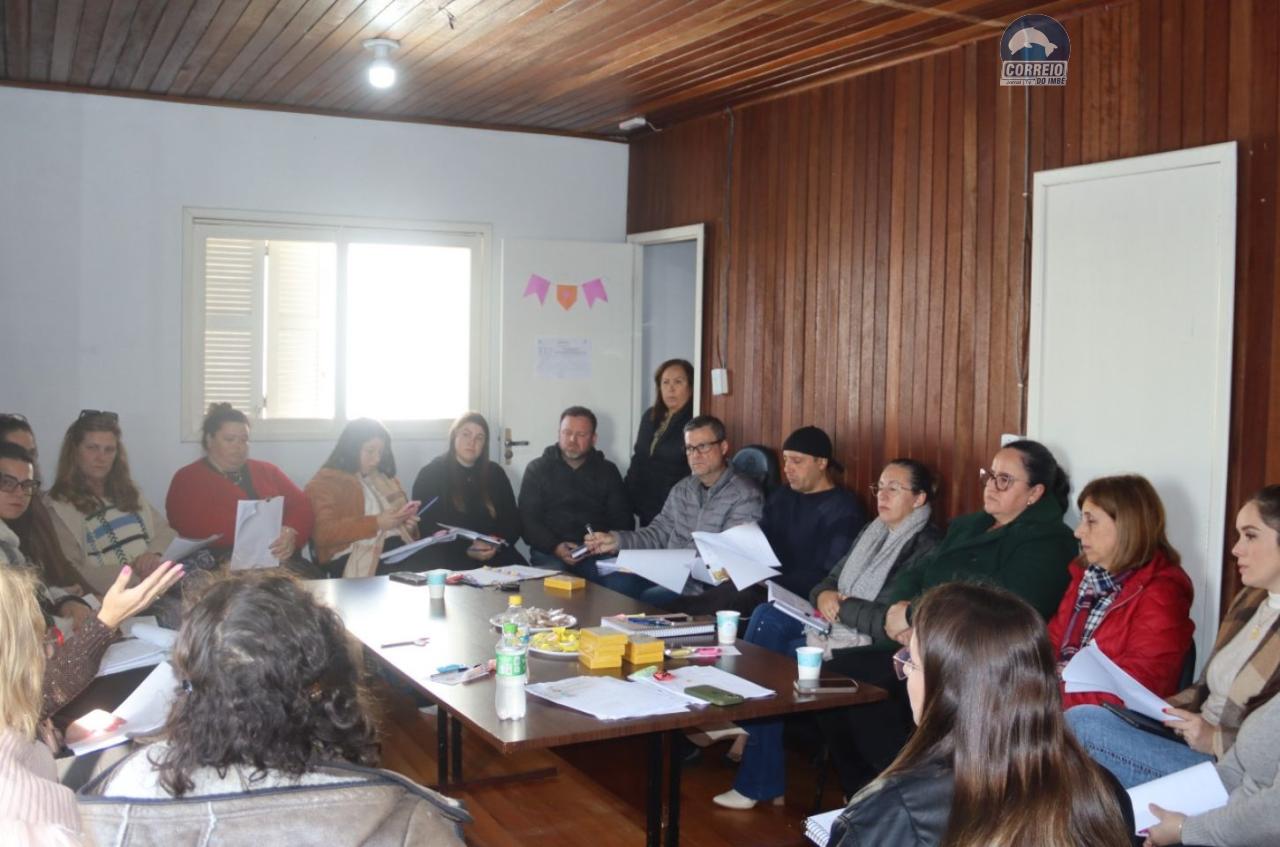 Educação de Arroio do Sal alinha estratégias para qualificar AEE (Atendimento Educacional Especializado)