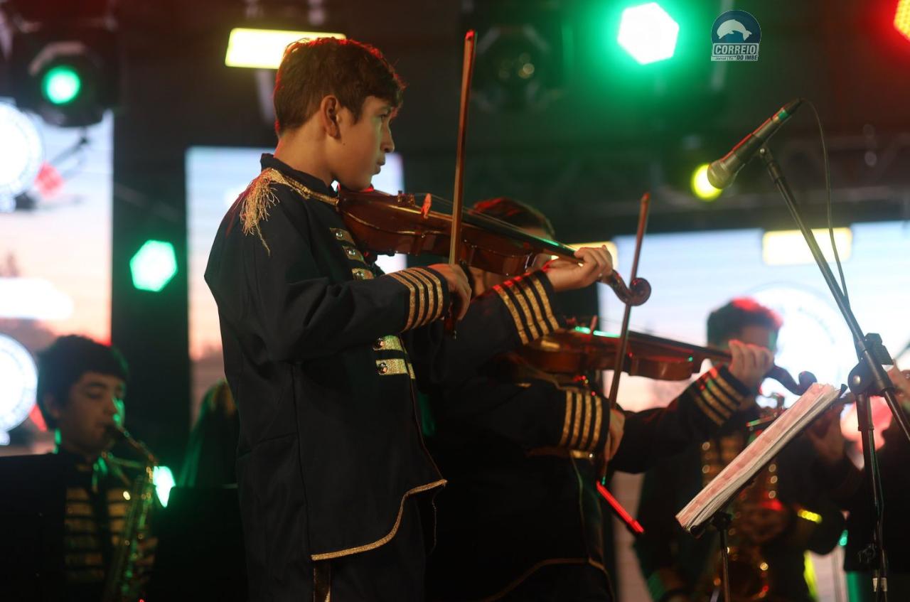Escola de Música Guaracyra Ramos Kramer realiza apresentações na Festa do Peixe em Tramandaí