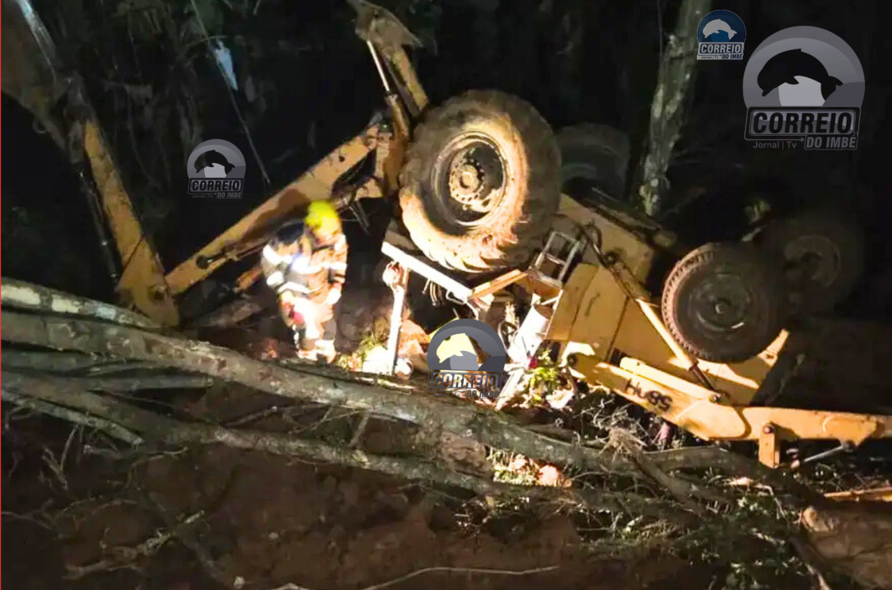 Idoso morre após capotamento de retroescavadeira em plantação de bananas em Dom Pedro de Alcântara