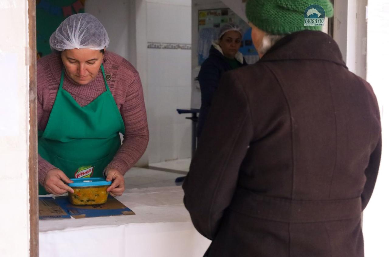 Sopão Solidário atendeu aproximadamente 80 pessoas nesta quarta-feira
