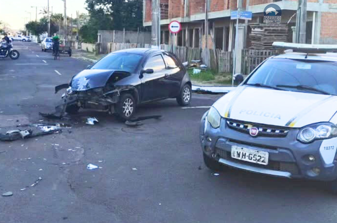 Acidente entre dois carros deixa trânsito lento no Centro de Osório