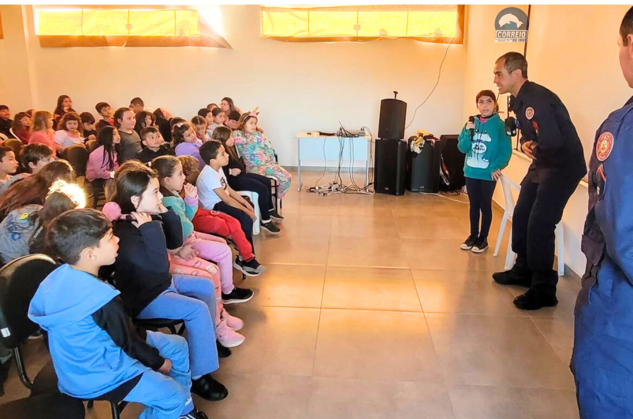 Bombeiros realizam palestra e treinamento de primeiros socorros em escola de Tramandaí