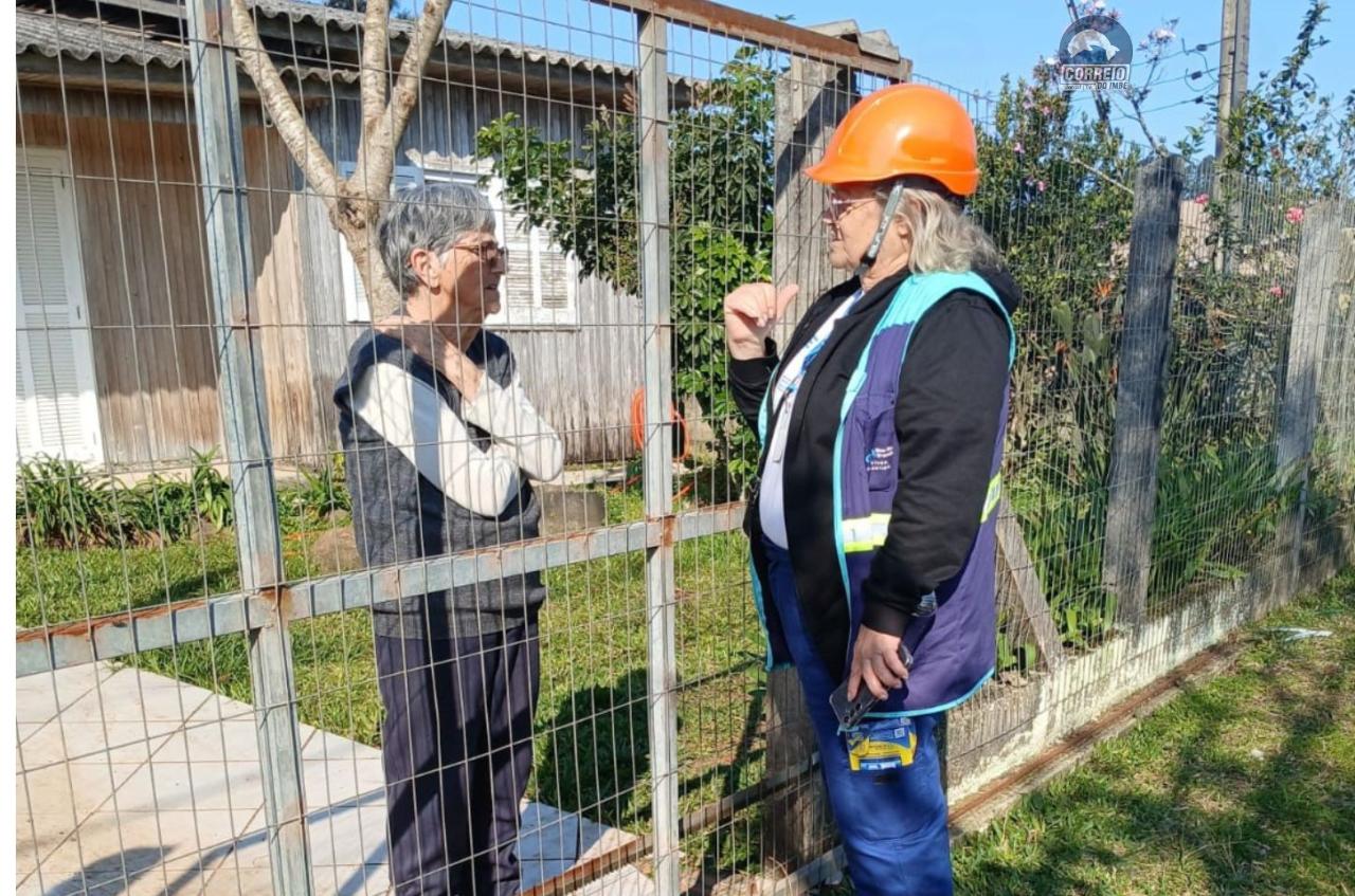 Corsan leva informações e suporte a moradores de bairros onde ocorrem obras de redes de esgoto em Torres