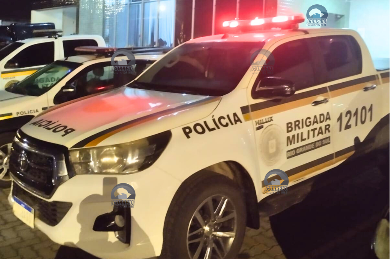 🚔 Força Tática da BM prende homem com mandado de prisão em Balneário Pinhal