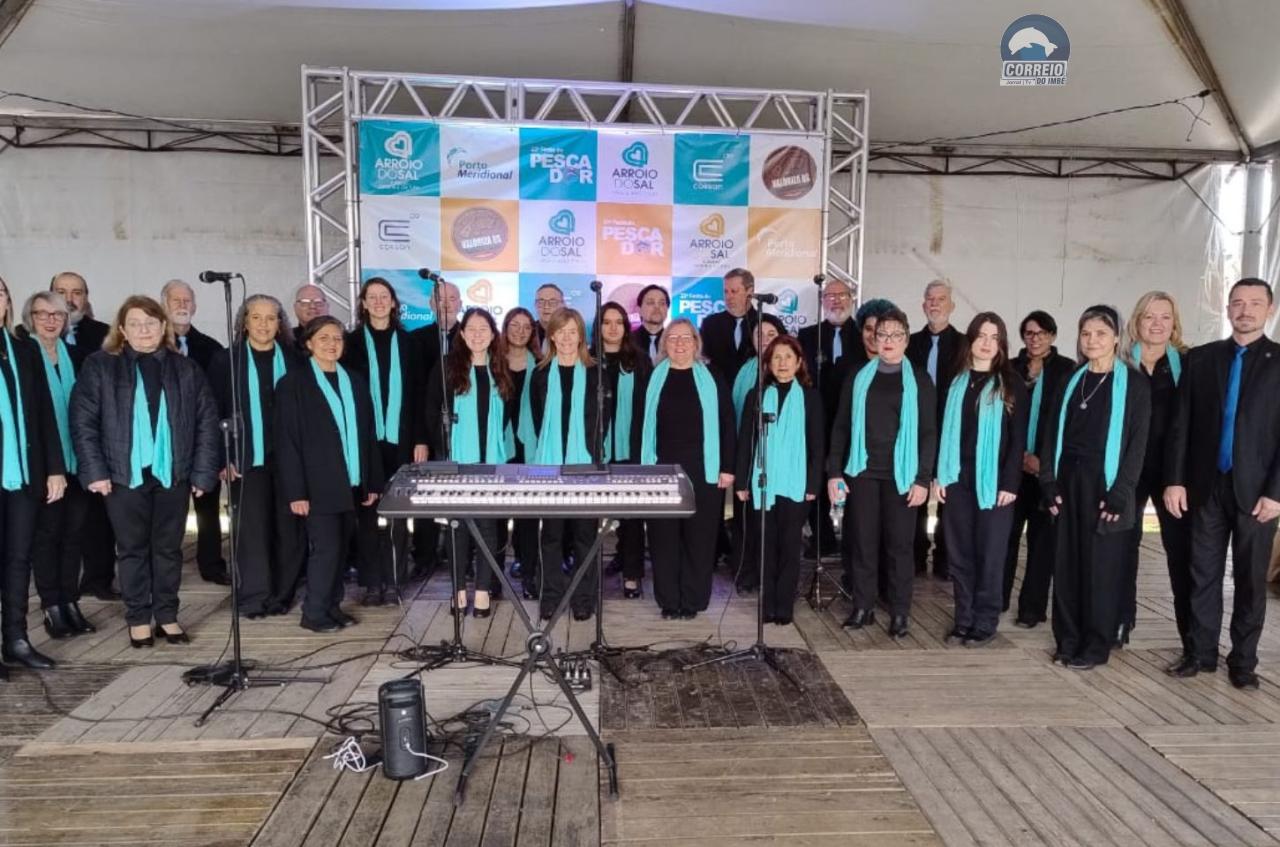 Grupos do coral municipal de Osório se apresentaram na Festa do Pescador de Arroio do Sal