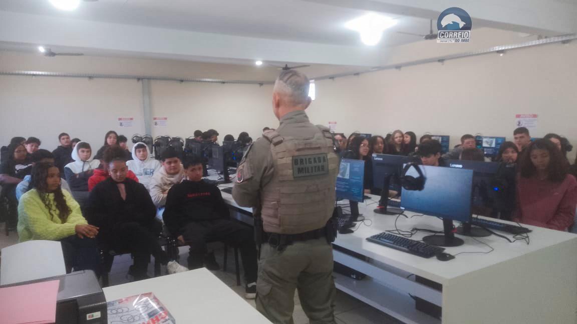 Palestras e policiamento ostensivo no entorno escolar são ações diárias na área do 2º BPAT