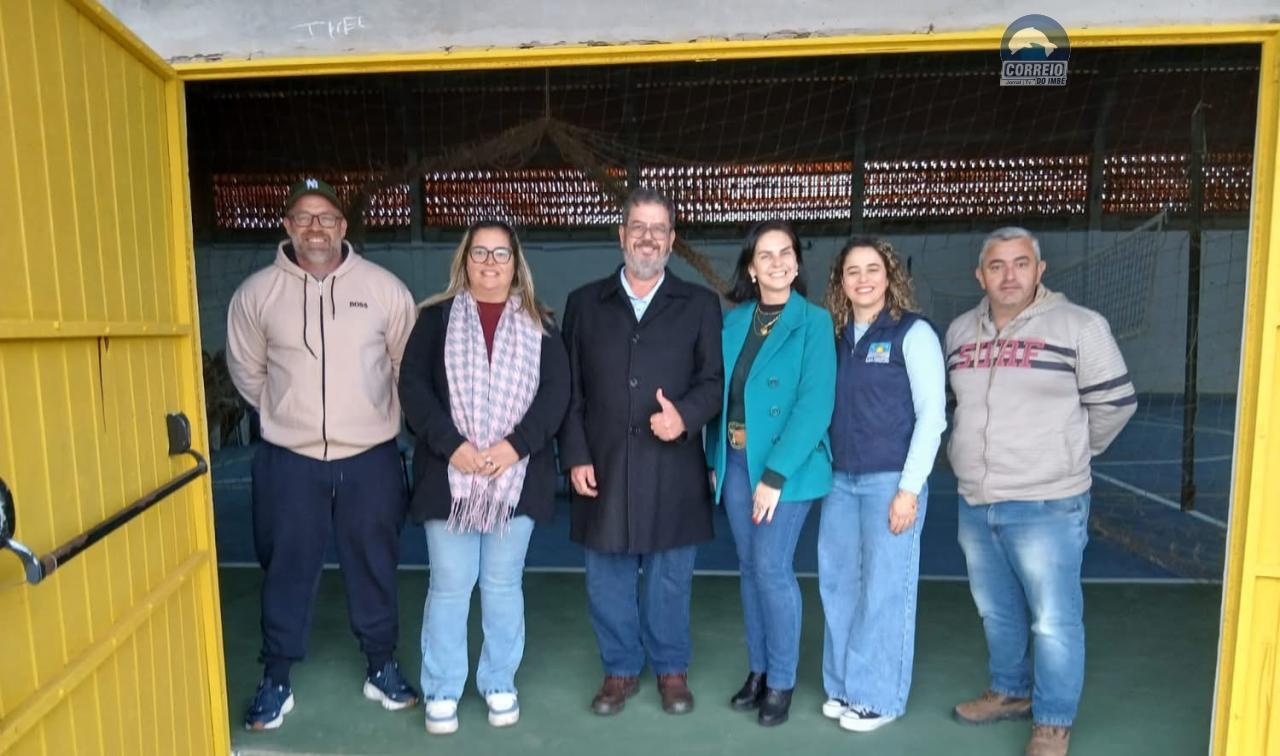 Quintão celebra reabertura do ginásio da Escola Bento Gonçalves após dois anos fechado