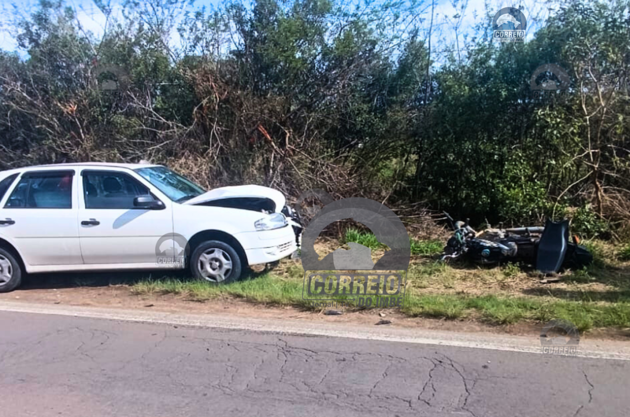 Acidente entre carro e motocicleta deixa dois feridos na ERS-030 em Santo Antônio da Patrulha