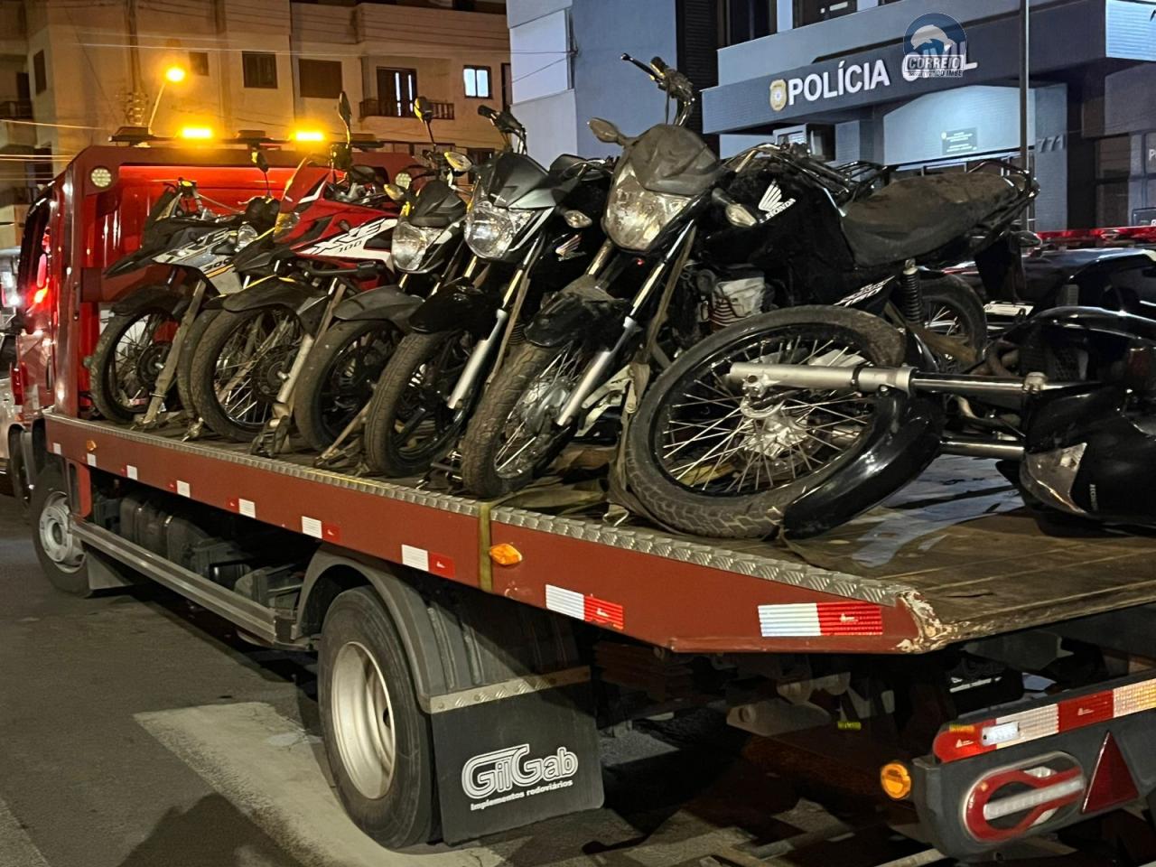 BM recupera motocicleta furtada, apreende arma e oito veículos em Capão da Canoa