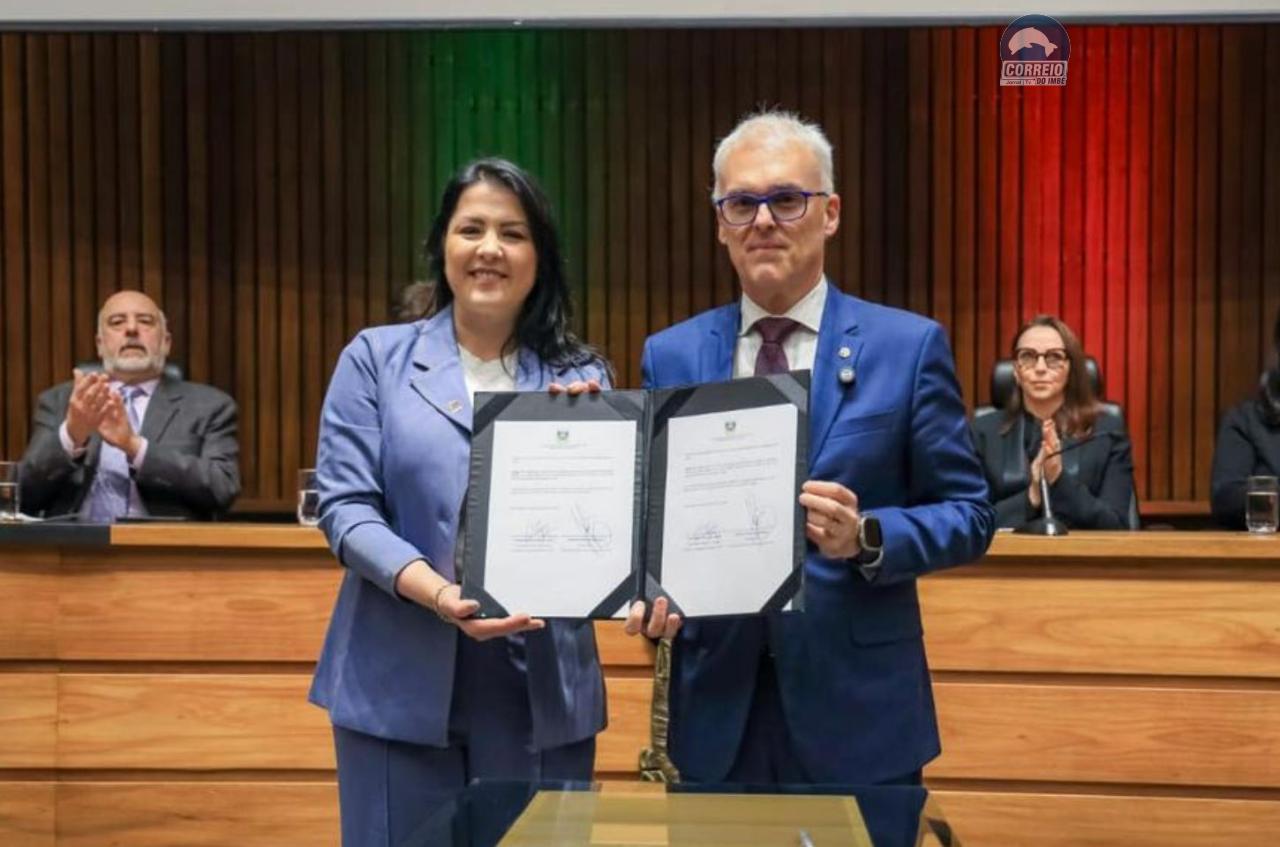 MPRS e FAMURS assinam termo de cooperação para disseminar conhecimento em IA nos municípios