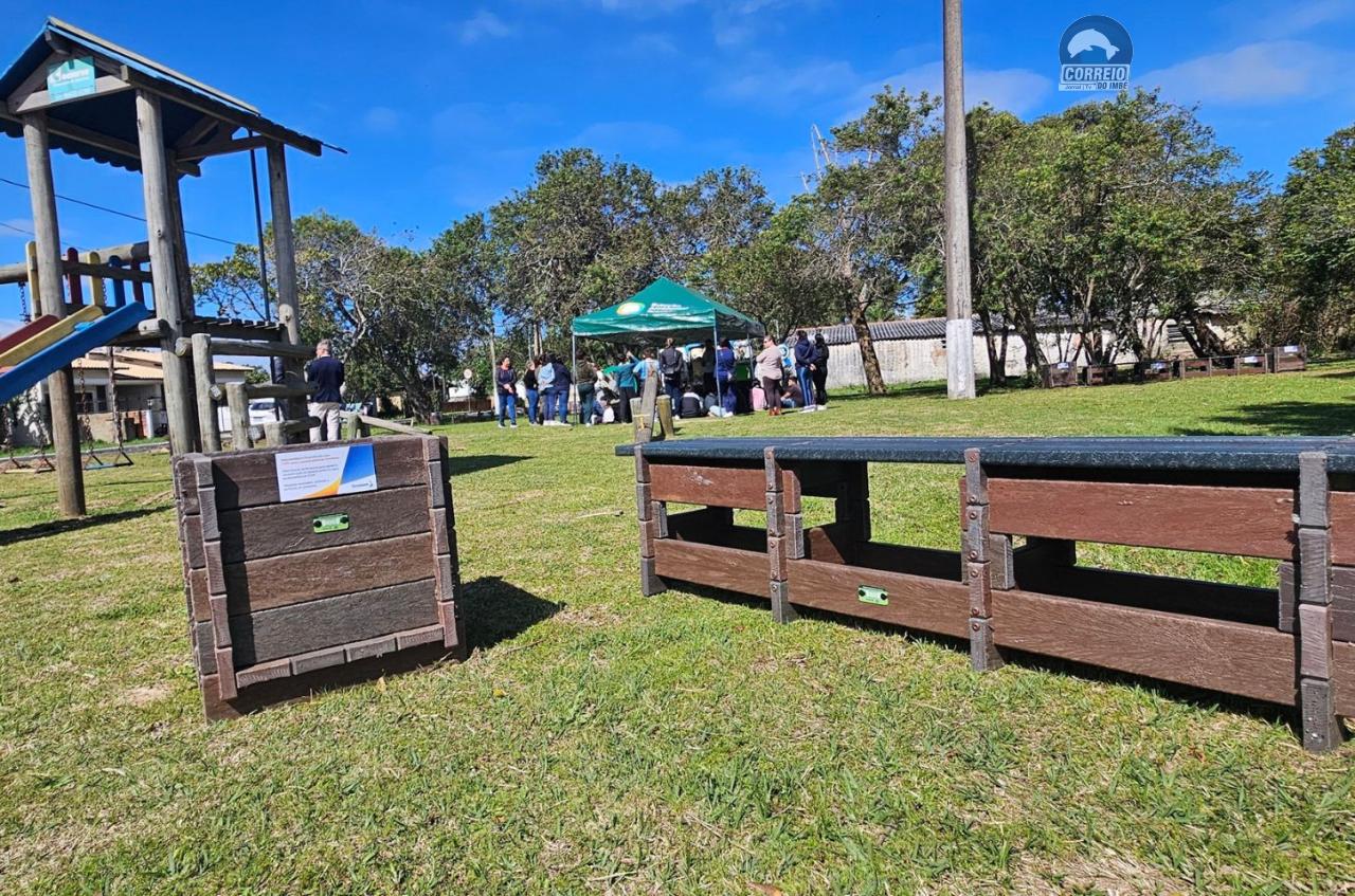 Praça de Osório recebe bancos e floreiras sustentáveis