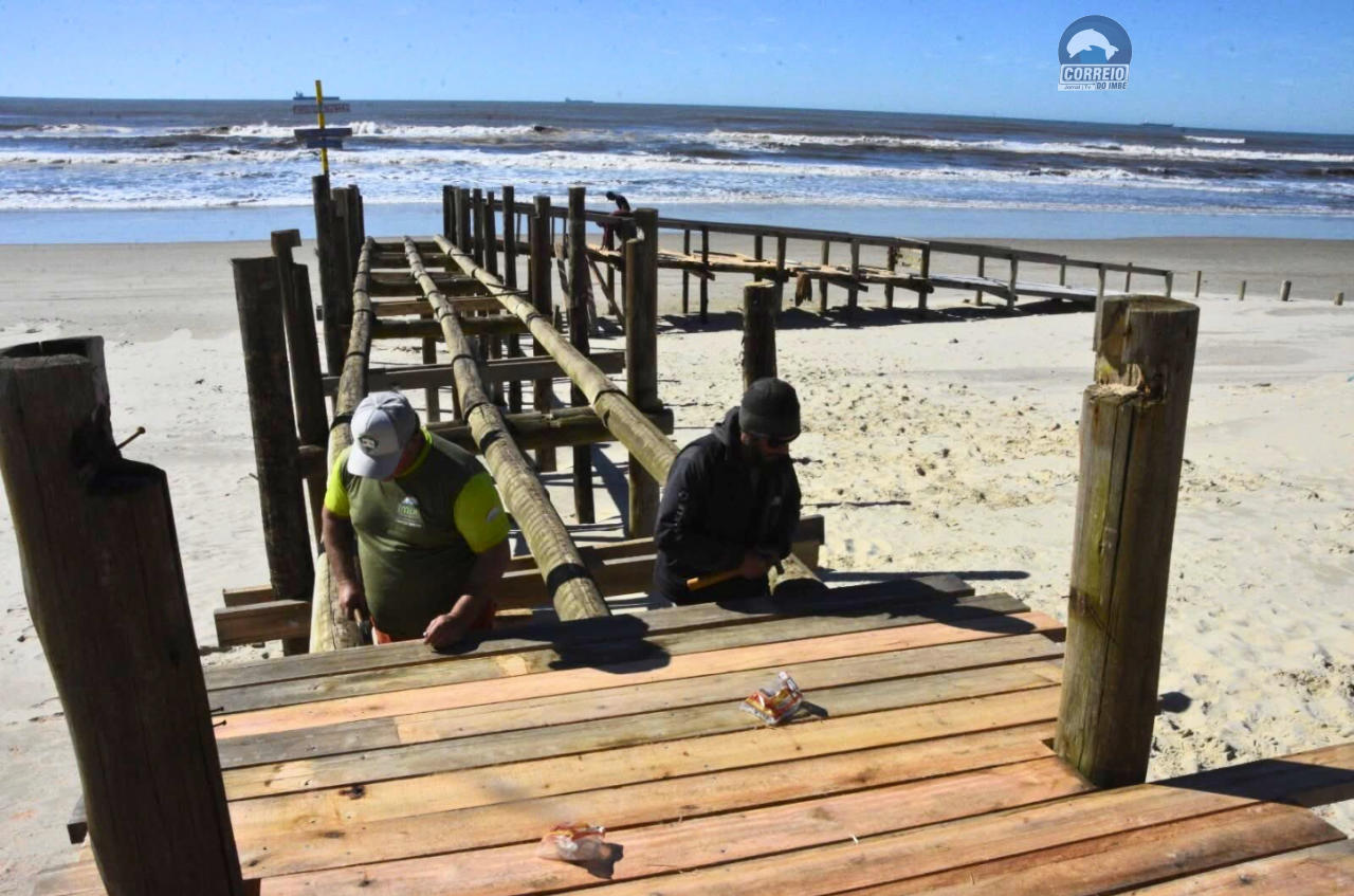 SECRETARIA DE OBRAS DE IMBÉ REFORMA PASSARELAS DE ACESSO À PRAIA NO CENTRO