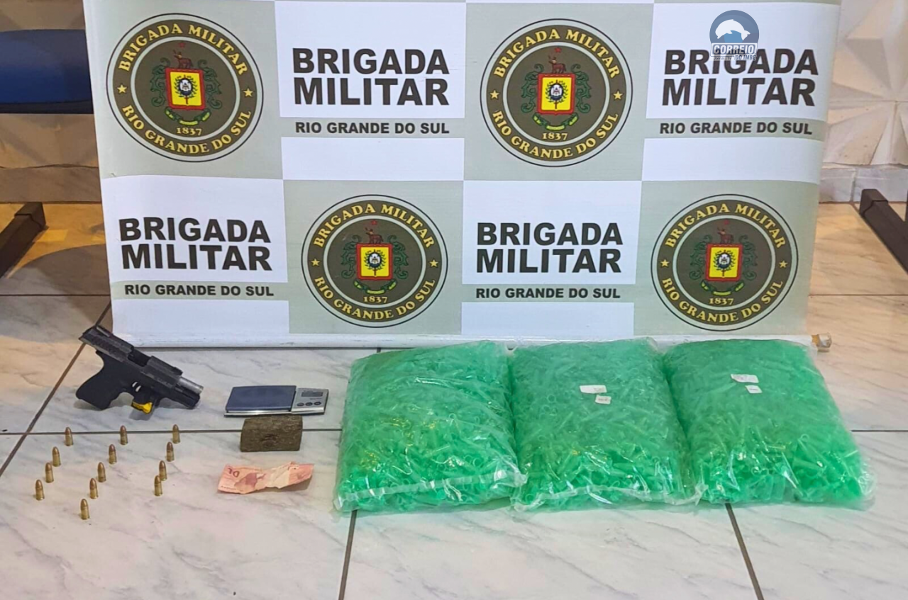 🚨 Ação da Brigada Militar desmonta ponto de tráfico e resulta em apreensão de arma e drogas