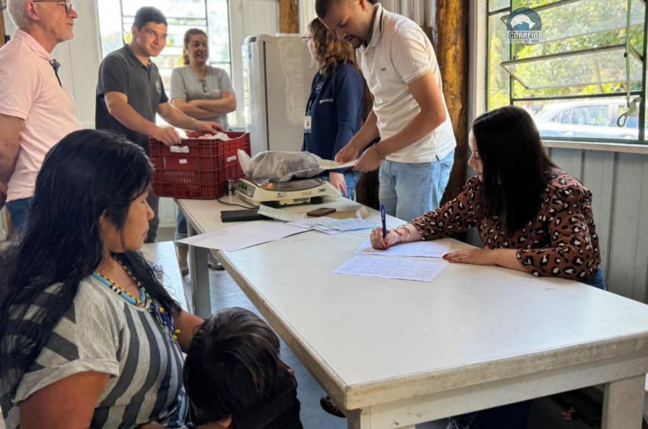 Administração Municipal de Osório realiza a entrega de kits de alimentos aos indígenas da aldeia Sol Nascente