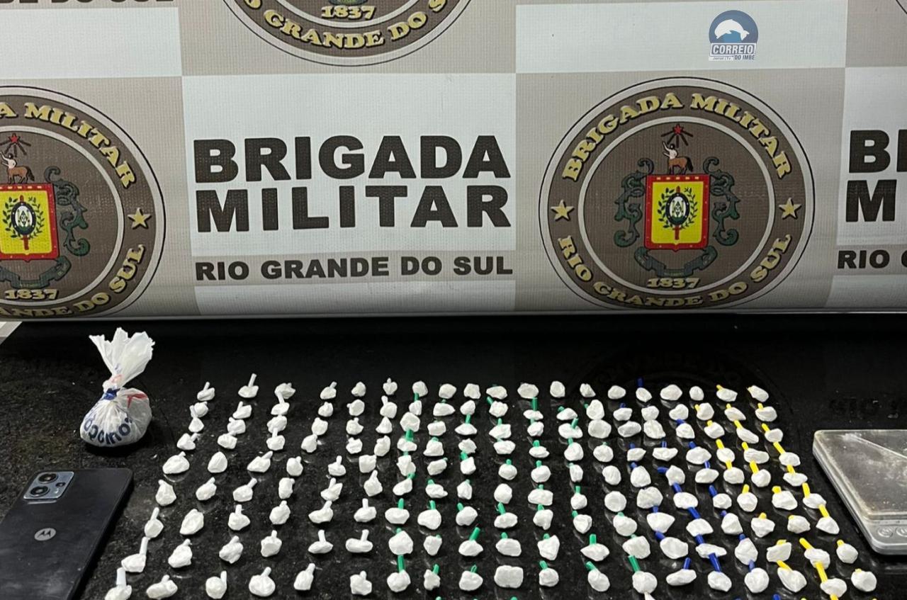 BM prende dupla com quase 200 porções de drogas em Imbé
