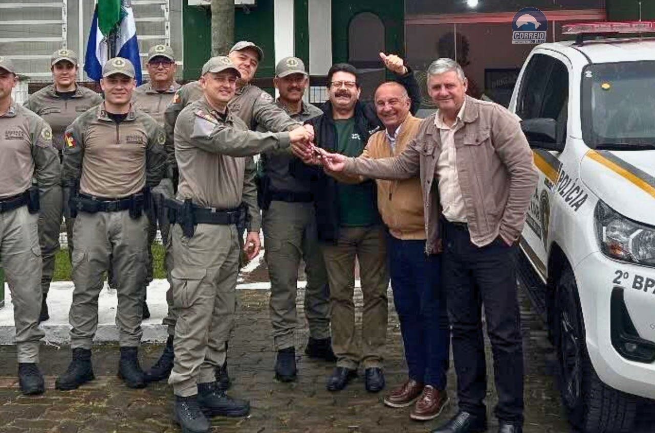 Brigada Militar de Tramandaí recebe nova viatura semi-blindada  Na tarde desta terça-feira, 28 de outubro, aconteceu a entrega de uma viatura semi-blindada modelo Hilux para a B
