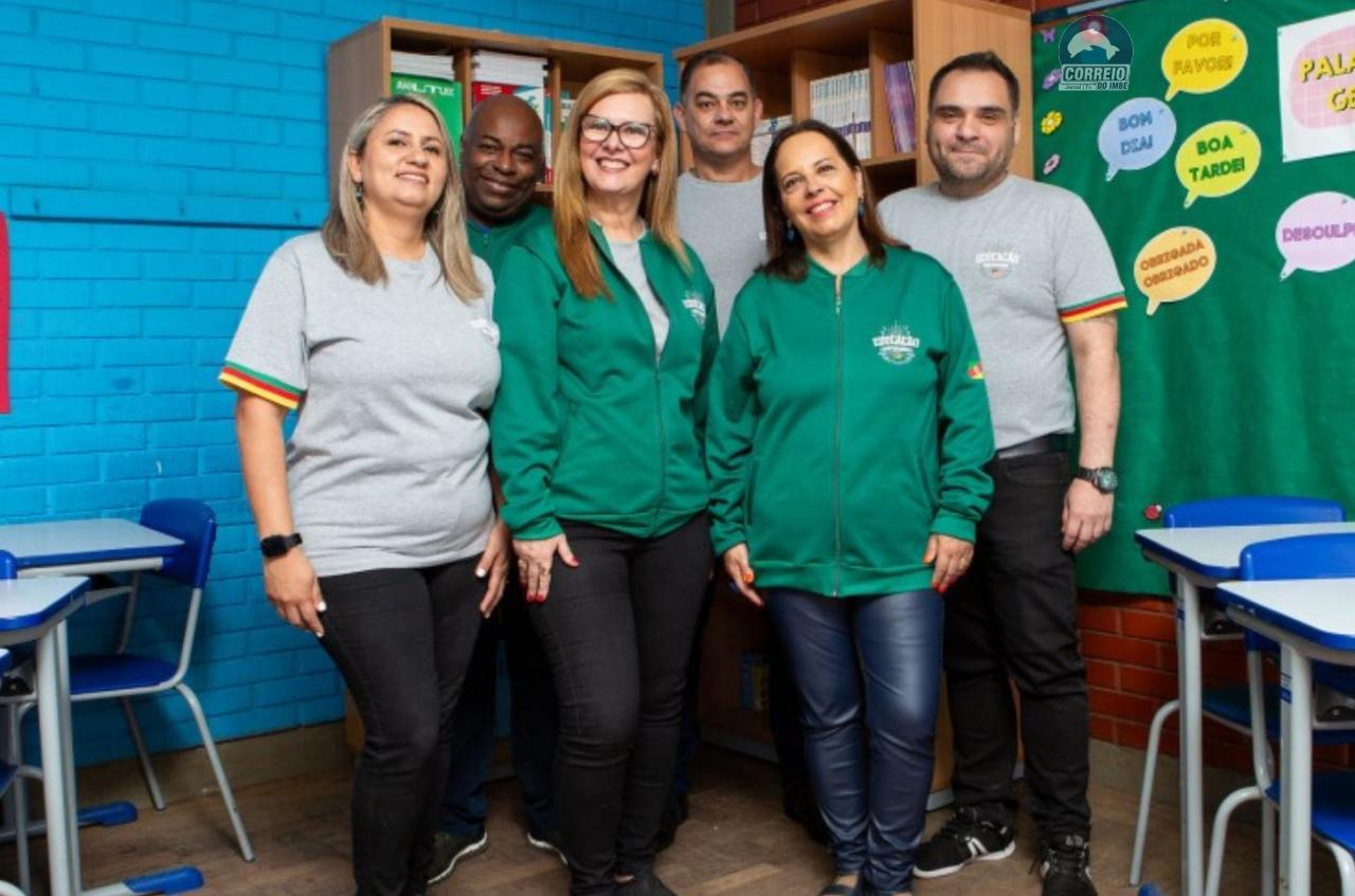 Governador Eduardo Leite anuncia uniformes para professores da Rede Estadual em 2026