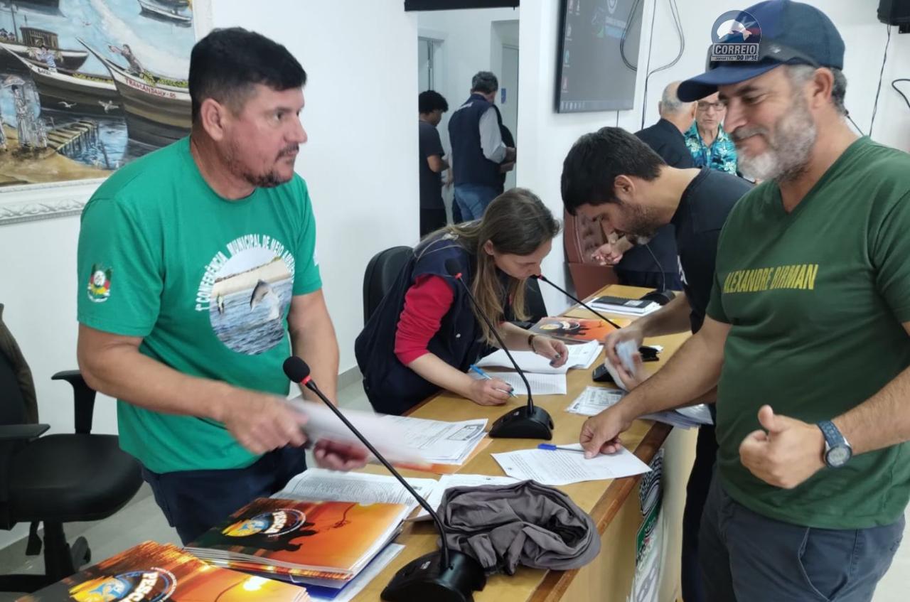 Mais de 100 pescadores assinam termo de compromisso para pesca monitorada do bagre na cidade de Imbé e Tramandaí