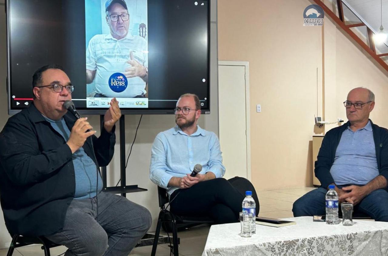 Público prestigia o lançamento do livro Cantar Reis do músico Mário Tressoldi em Osório