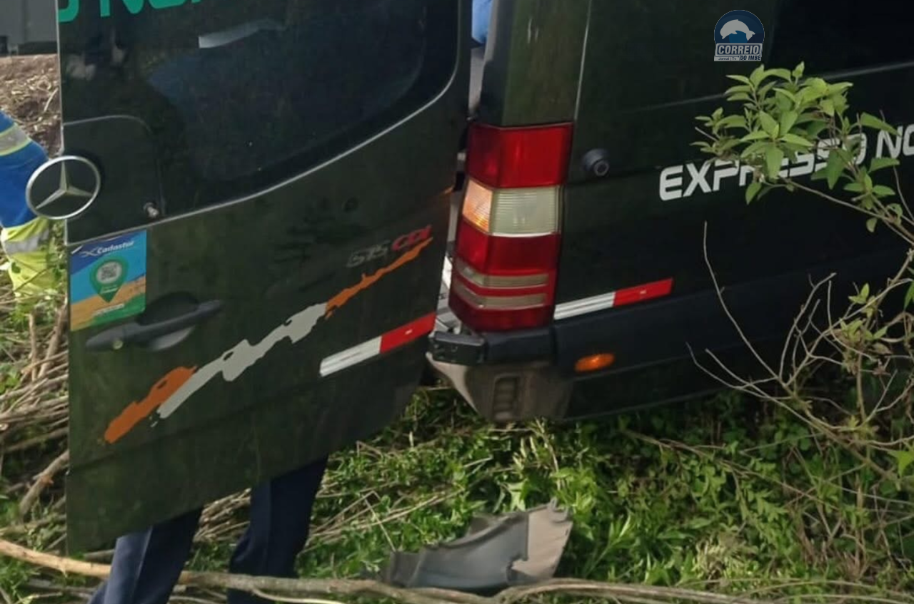 Van com alunos de escola municipal de Xangri-Lá sofre acidente na freeway