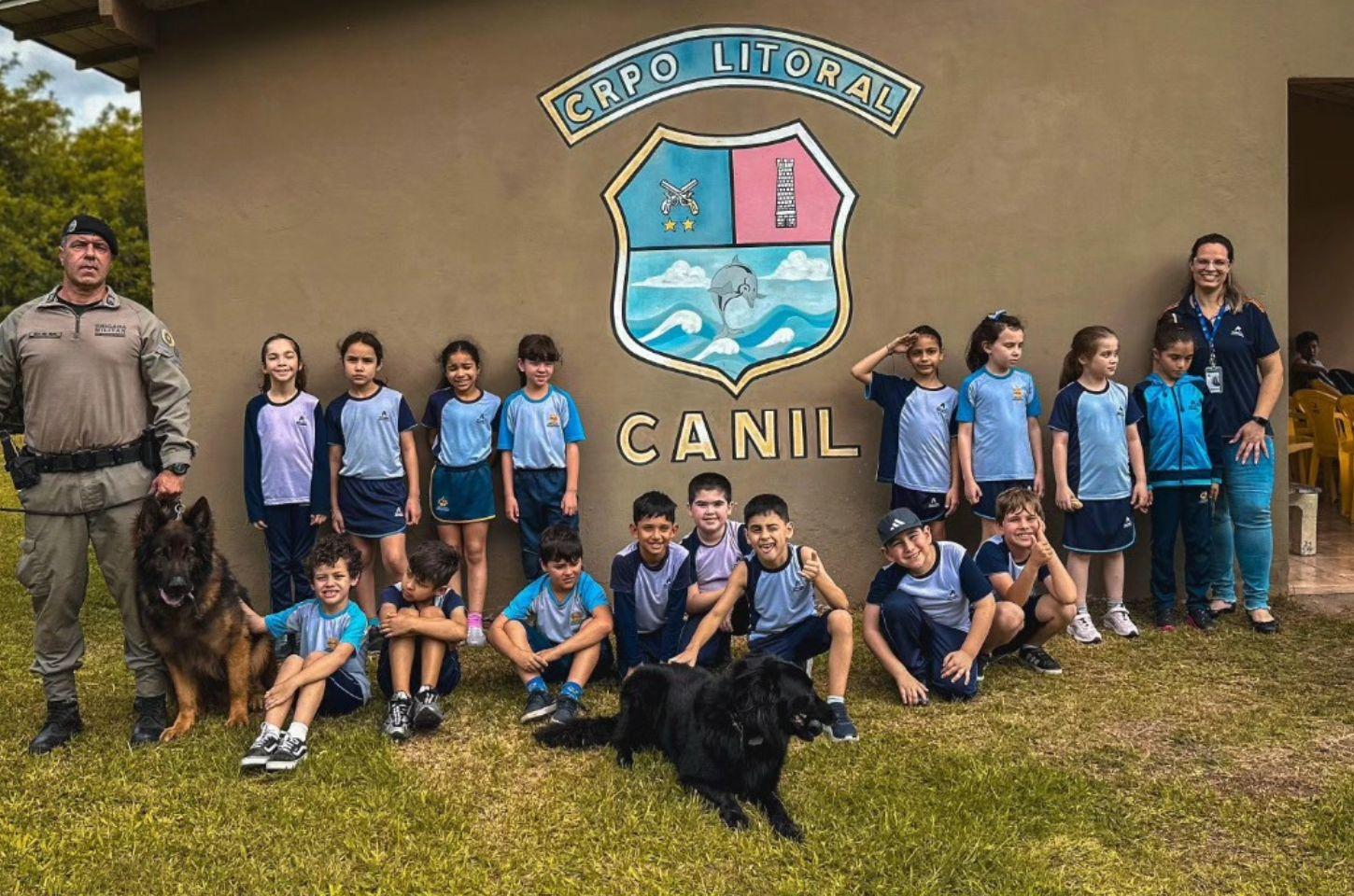 Alunos da escola Adventista visitam o Canil Regional do CRPO Litoral