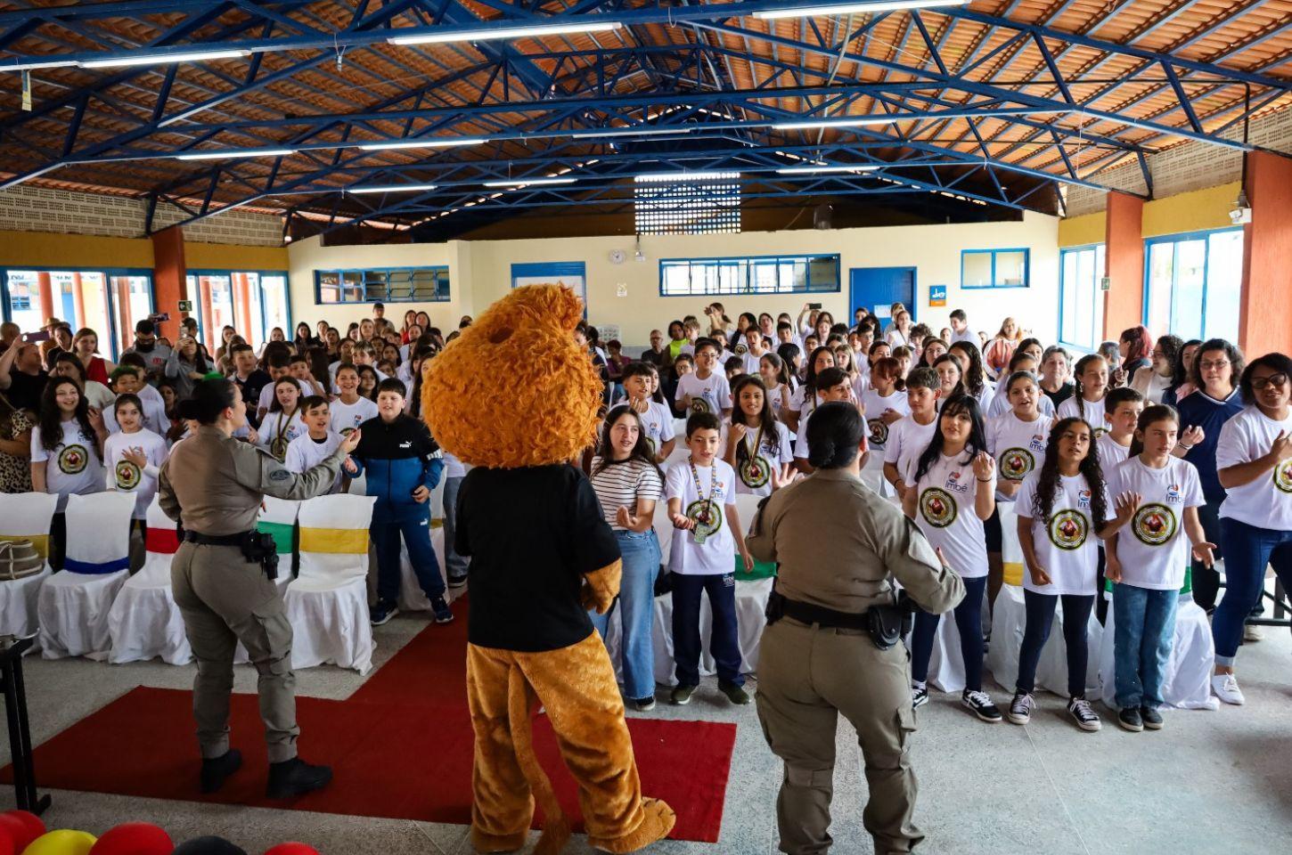 BM forma 145 alunos no Proerd em Imbé