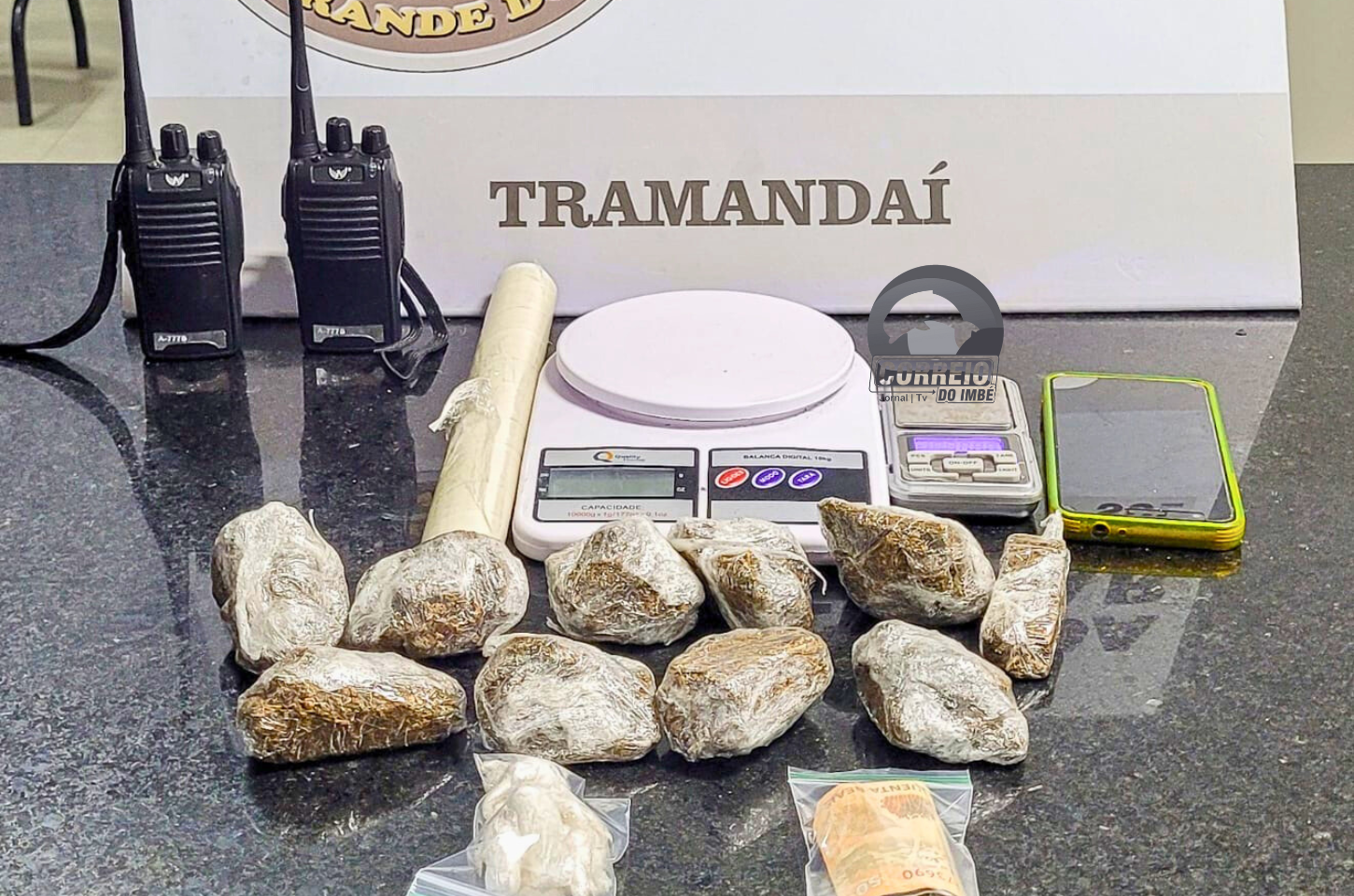 🚨 BRIGADA MILITAR PRENDE DOIS HOMENS POR TRÁFICO DE DROGAS EM TRAMANDAÍ