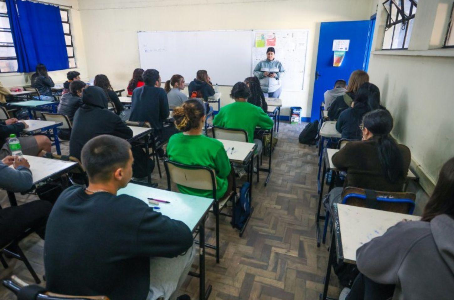 Governo do Estado começa pagamento das premiações do Simulado Saeb 2025 para 27 mil estudantes da Rede Estadual