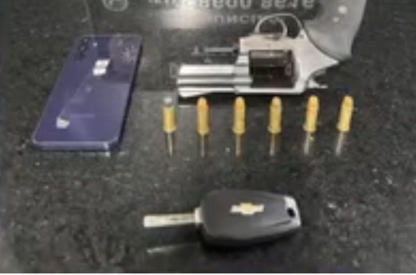 POLÍCIA CIVIL DE TRAMANDAÍ PRENDE SUSPEITO EM FLAGRANTE POR PORTE ILEGAL DE ARMA DE FOGO